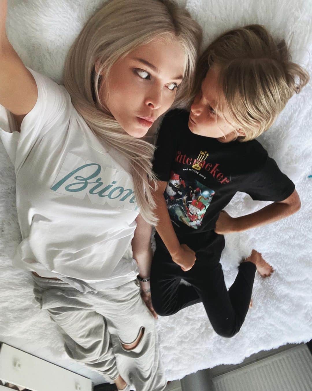 Alena Shishkovaのインスタグラム：「Моя 🧛‍♀️❤️」