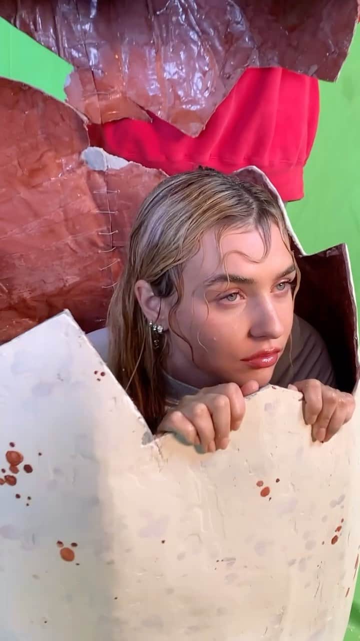 マティー・ノイズのインスタグラム：「wrote, produced, & creative directed this video 🥲✨ here’s the making of alexander pt 1」