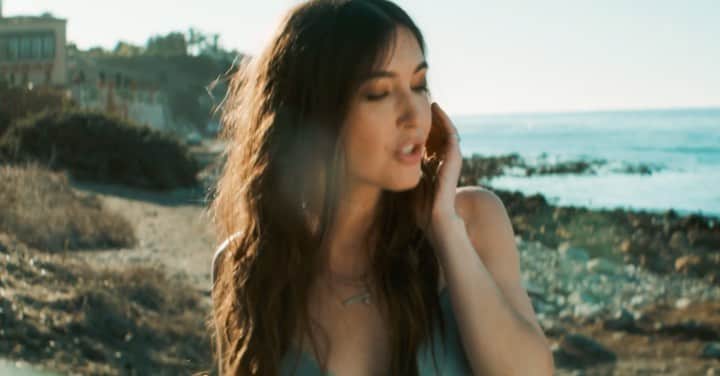 ケイト・ボイージェルのインスタグラム：「“This Is Home” official music video drops in 5..4..3..2.. 1pm PST! 🎉 Head to the link in my bio to be the first to see it and watch the YouTube premiere with me! 🌊🎶🎥 .  https://youtu.be/v5_K8rGf-wA Music Video directed by @depand, cinematography by @evan_trapper, “This Is Home” produced and mixed by @lordlichens 🎶」