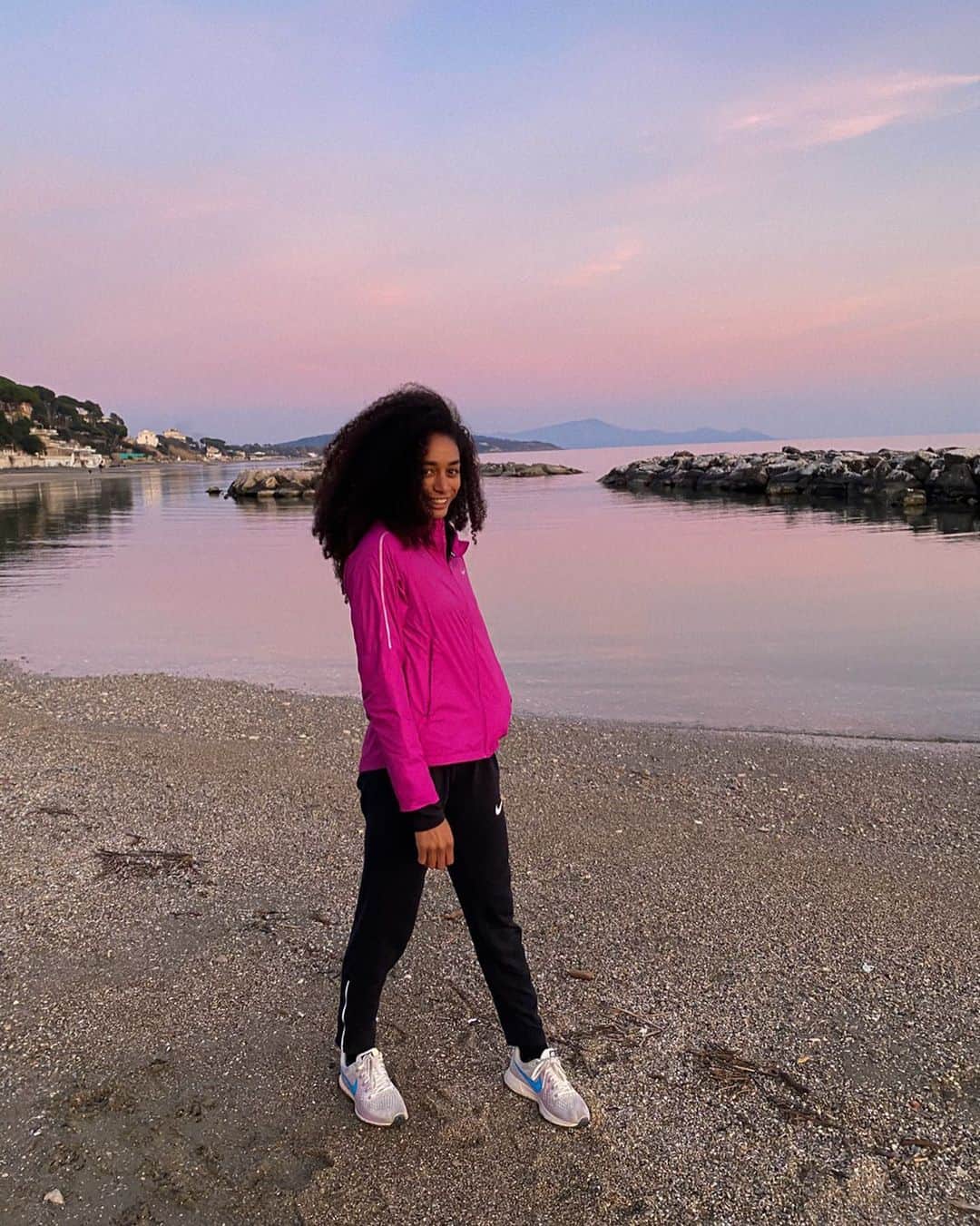 マリア・ベネディクタ・チグボルのインスタグラム：「“Vedo tutto rosa” 🍬🌸🌺」