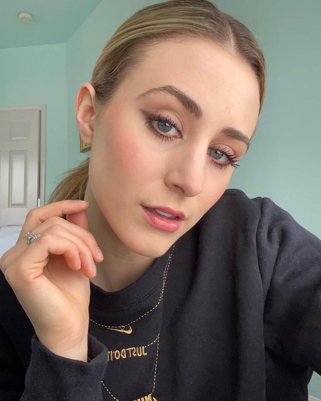 アシュリー・ケインのインスタグラム：「looking like I have somewhere to be」