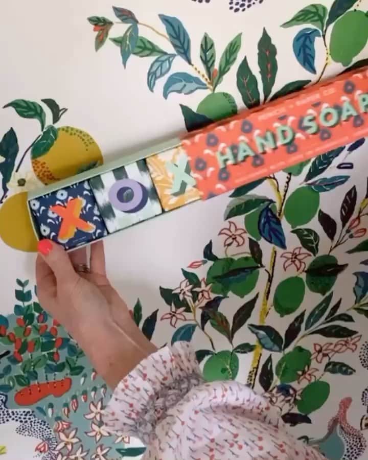 Anthropologieのインスタグラム：「*GIVEAWAY ALERT* Take a closer look at our NEW collab exclusively for Anthropologie with @pencilandpaperco (!!!) We're loving the playful prints and pretty stationery – and we want you to have them all! Enter our Pencil & Paper Co. Giveaway for your chance to win a $500 e-gift card! Photos by @jessica_amerson  Here's how:   ✏️ Follow this account, @AnthroLiving, and @pencilandpaperco ✏️ Like this post ✏️ Comment below and tag three friends you'd love to send a letter to  Good luck!」