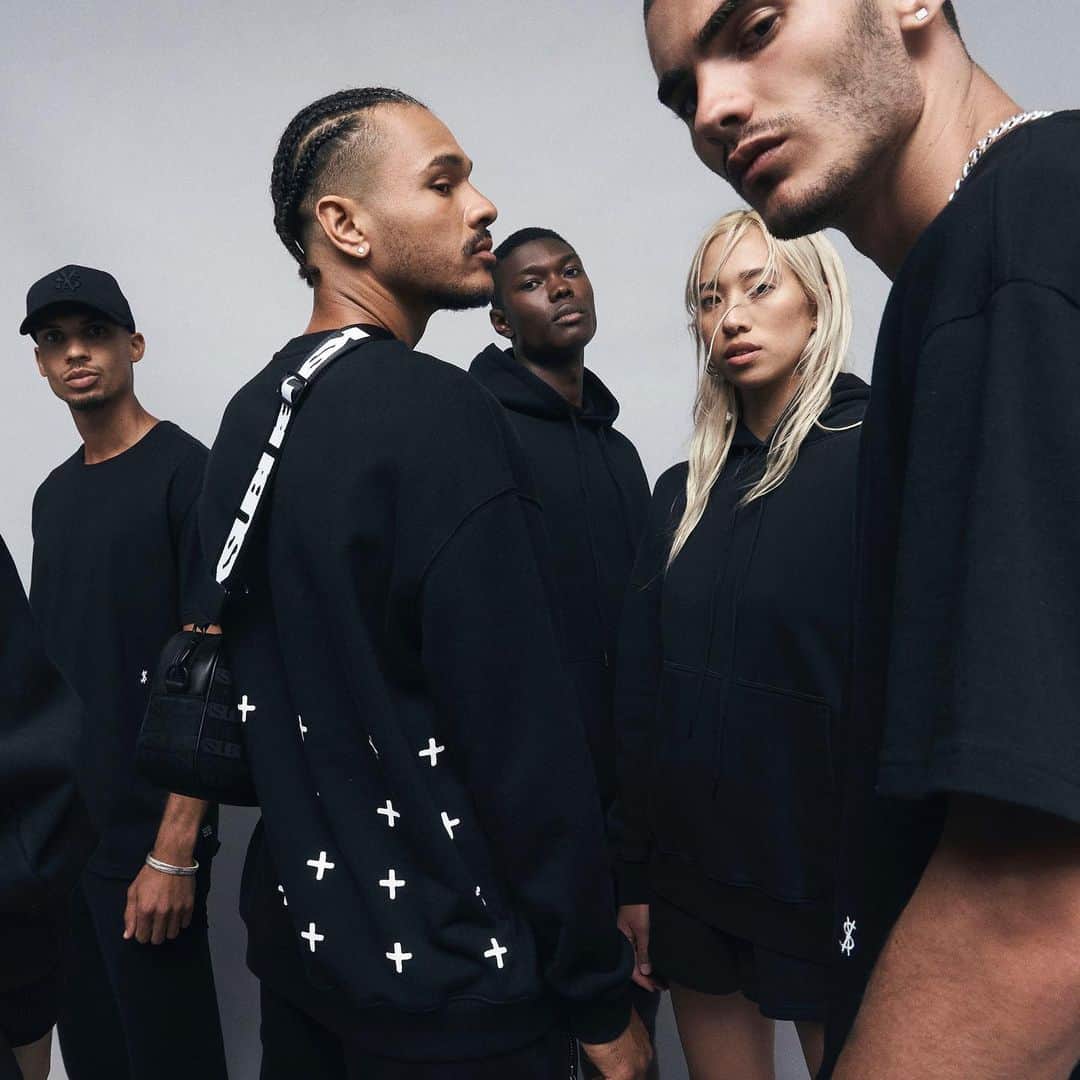 ツビのインスタグラム：「4x4 KREW ++」