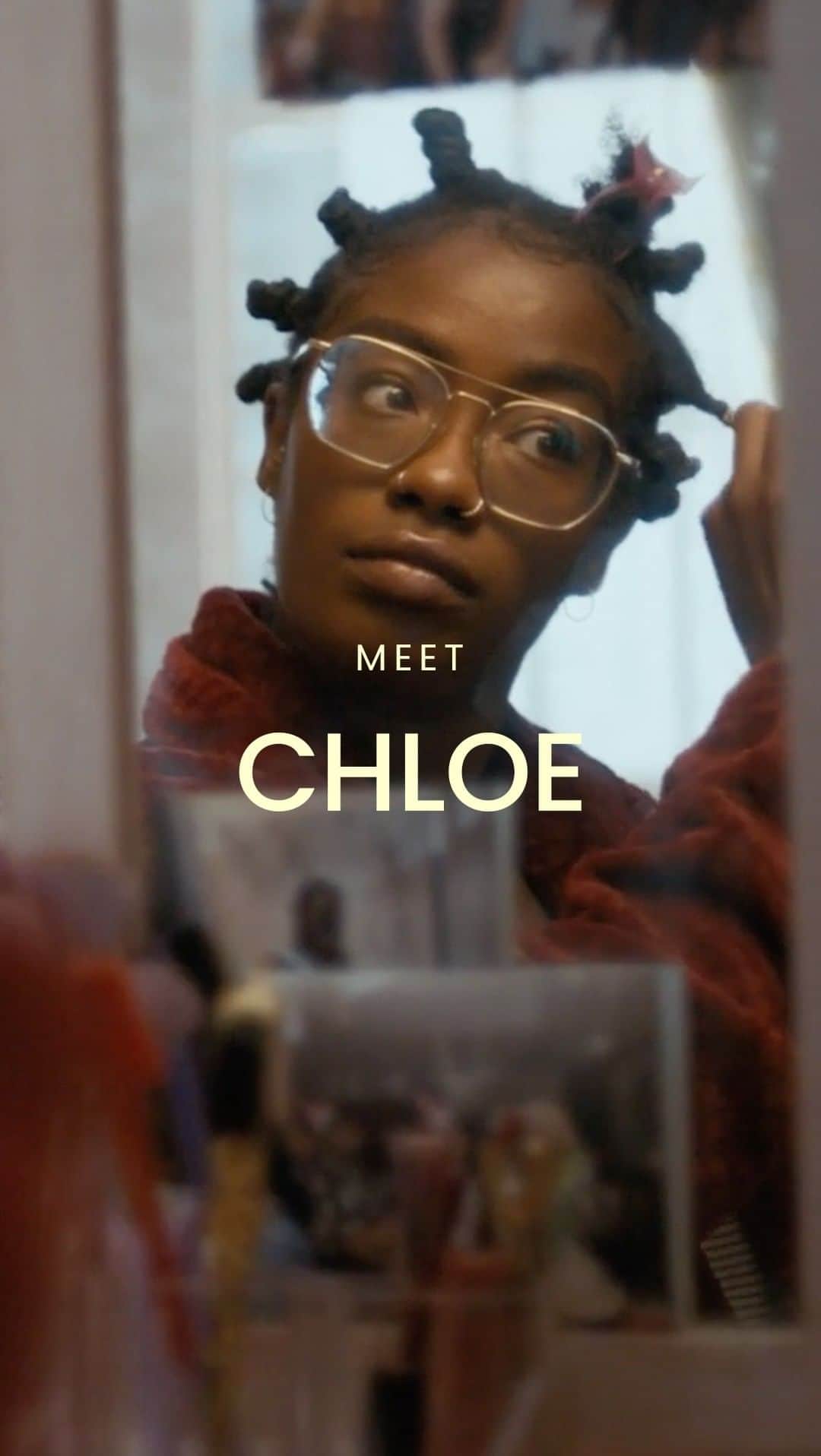 LUSH Cosmeticsのインスタグラム：「“When you change someone’s hair, you tell them that the way that they inherently are is not good enough.” —Chloe  Watch Chloe share her own natural hair journey, directed by the award-winning @aliciakharris_.  Watch Naturally, the full documentary: https://youtu.be/QS5F5i3oS3M  Take action to support The CROWN Act and end hair discrimination: USA: https://p2a.co/ueUtBN3 CDN: https://p2a.co/tuekkv4  #hair #curls #naturalhair #Blackhair #Blackhistory #selflove #Blackisbeautiful #PassTheCROWN」