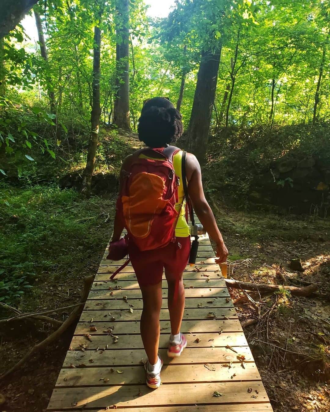 オスプレーのインスタグラム：「"Don't settle for average. Bring your best to the moment. Then, whether it fails or succeeds, at least you know you gave all you had. We need to live the best that's in us." - Angela Bassett | 📷 by @thrillermom | Featured pack from the Daylite Series #ospreypacks」