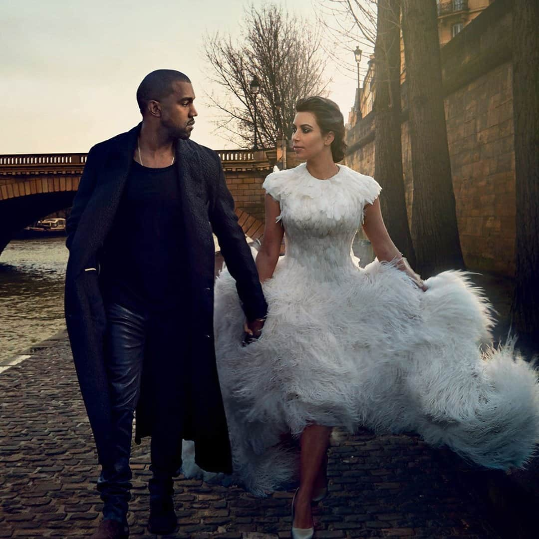 Vogueさんのインスタグラム写真 - (VogueInstagram)「@kimkardashian and @kanyewest have officially filed for divorce. Tap the link in our bio for what we know so far.  Photographed by @annieleibovitz, Vogue, April 2014」2月20日 6時35分 - voguemagazine