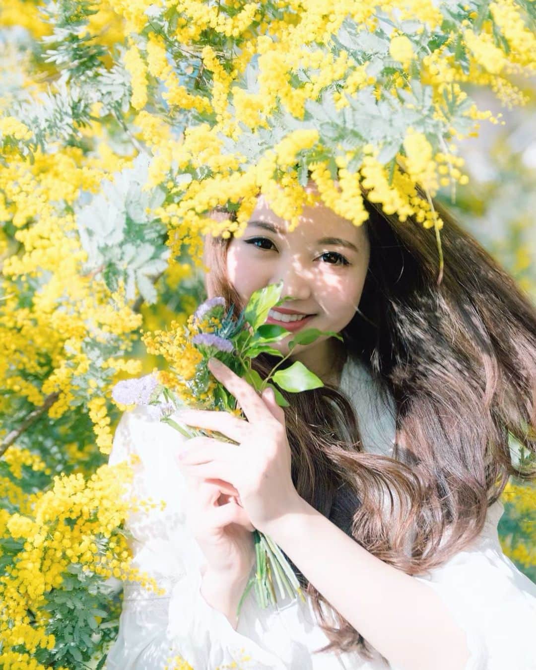 ももせゆきのインスタグラム：「・ ・ 今週寒かったけど、週末は暖かいみたいですね🌸☺️ 春の訪れわくわくするなー💛 この前、植物を調達しに行ったら大きなミモザの植木が売ってたから、血迷って買いそうになってしまった😂😂  ・ ・ Photo @aki.photographer   🌸  ・  #spring  #作品撮り  #team_jp_ #IG_PHOS#japan_daytime_view#ポートレート #被写体 #genic_mag#instagram#IGersJP #retrip_nippon #hubsplanet  #カメラ女子 #カメラ好きな人と繋がりたい #ファッション #ファインダー越しの私の世界 #サロンモデル#tokyocameraclub #awesome_earthpix  #タビジョ#art_of_japan_ #hellofrom #ビジョビ #whim_member #earth_portraits #東京女子部 #japan_of_insta #写真撮ってる人と繋がりたい#gpw_members_only #ミモザ」