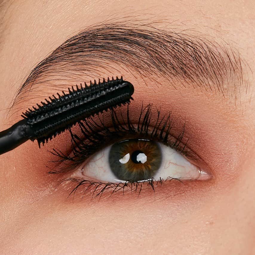 Maybelline New Yorkさんのインスタグラム写真 - (Maybelline New YorkInstagram)「Happy National Lash Day Maybelline fam! Get gorgeous fanned out lashes with our #lashsensational mascara. Drop a 💜 below if this is your fave!」2月20日 6時43分 - maybelline