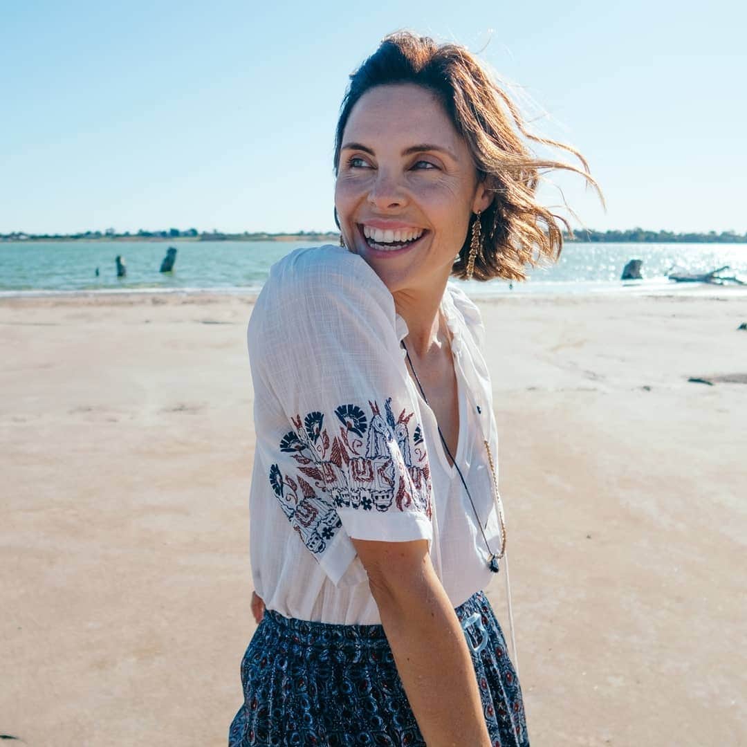 ミーガンパークのインスタグラム：「Weekend freedom after a short hiatus // Anna wears the Selina Cotton Top and Melike Chiffon Skirt  x」