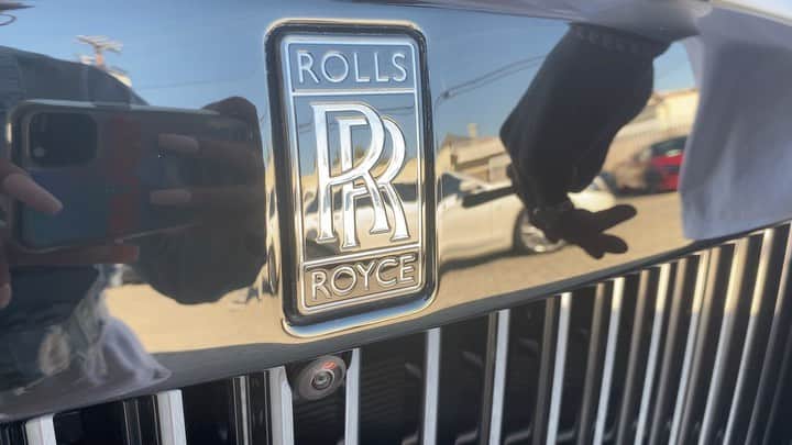 ウィズ・カリファのインスタグラム：「I APPRECIATE ALL MY TAYLORS FOR THE SUPPORT. GO STREAM TAYLOR NIGHTS RIGHT NOW!!! IM FINNA RIDE AROUND IN THIS BITCH AND JAM THE TAPE ALL DAY 🤪oh yeah....me and Spitta used to sleep on the couch and go half on a zip and take turns payin for da food and all that and now we both got Rolls Royce Truccs. That’s pretty gangster if you ask me.」