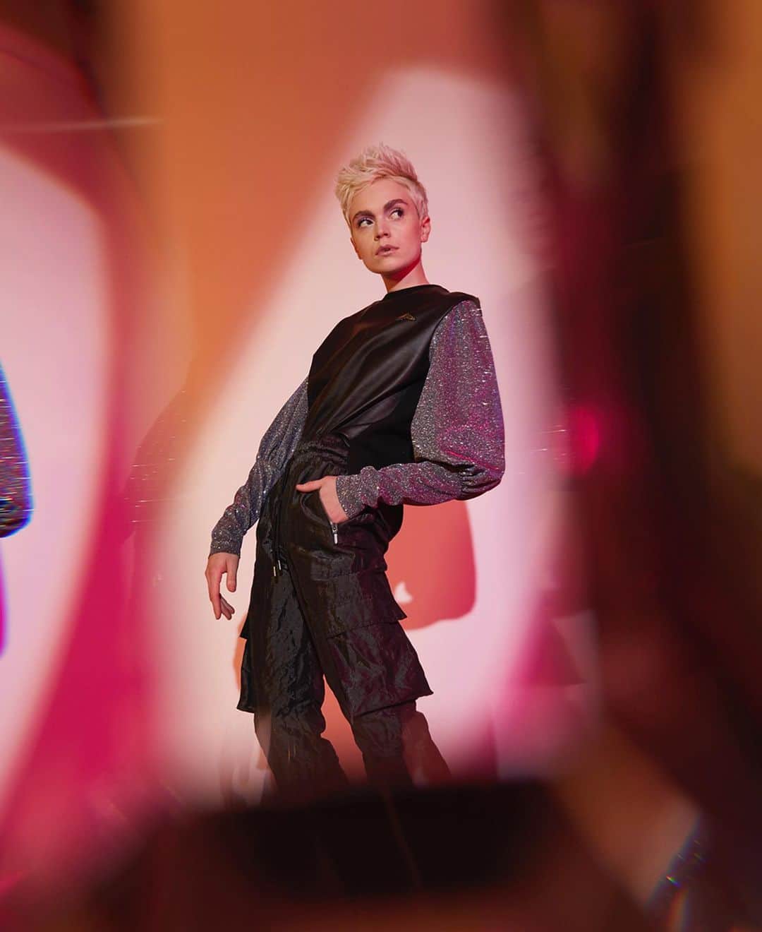 ニコールミラーのインスタグラム：「Introducing #NicoleMilerFall2021: Embracing the beauty of the unknown. 👽 View the full collection online now on Runway360.CFDA.com or using the link in our bio.  @nyfw @cfda #nyfw #nyfw2021 #nyfwgoescommando #wearcommando」
