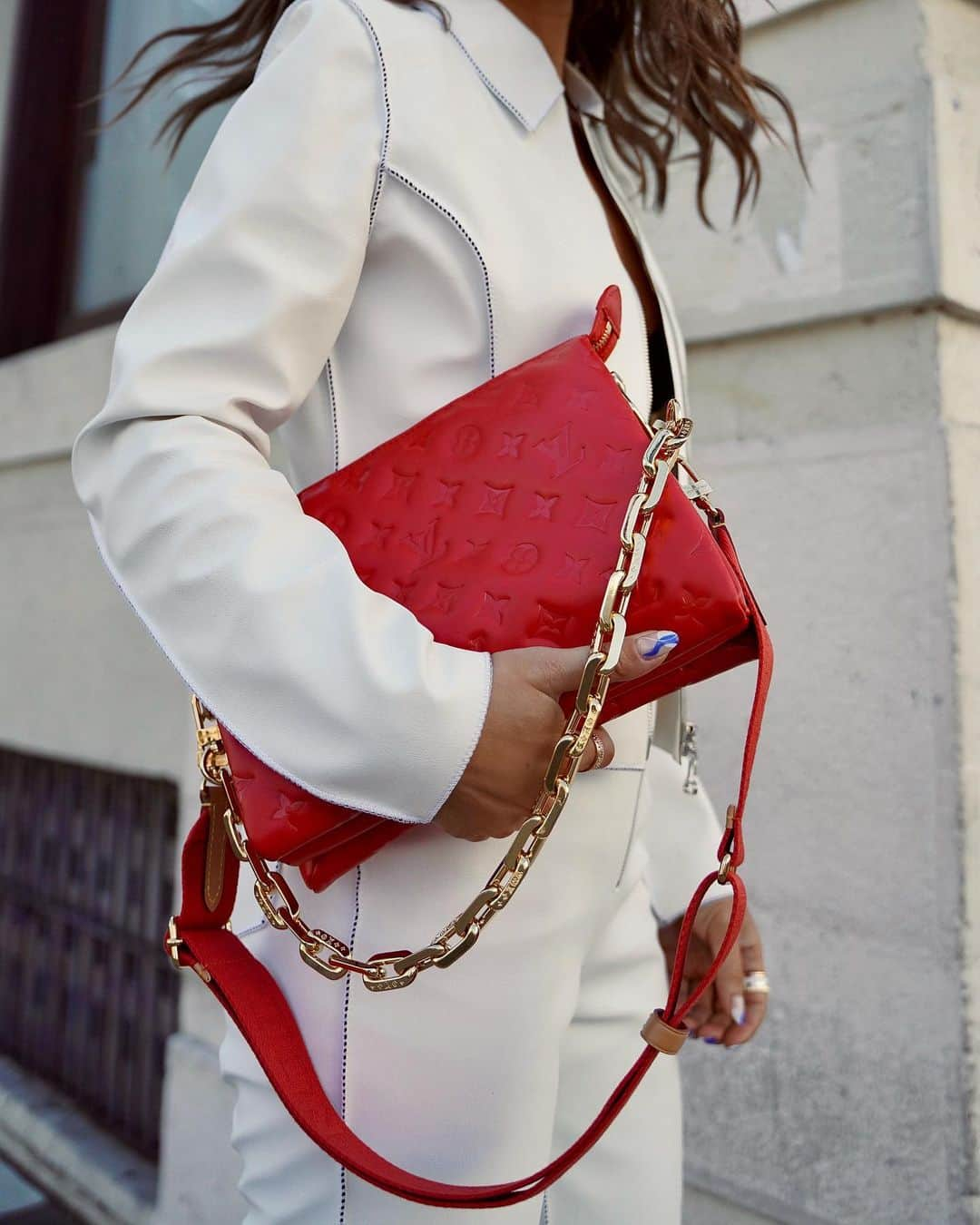 Camila Coelhoさんのインスタグラム写真 - (Camila CoelhoInstagram)「Friday stroll in my #LVCoussin bag❤️@louisvuitton (full look is LV)  ———— Sextouuuuu! Bom fim de semana pra vcs!」2月20日 7時05分 - camilacoelho