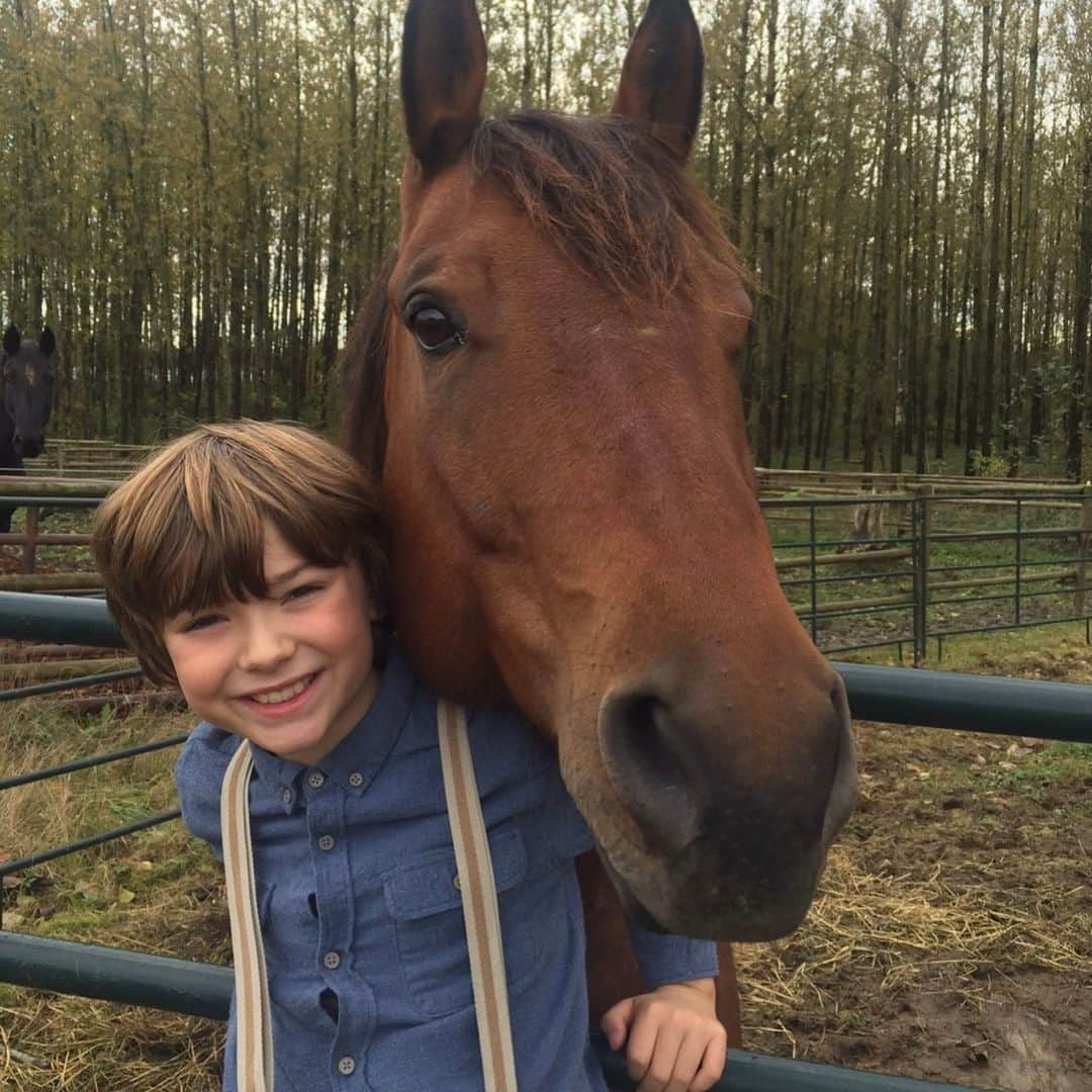 クリスチャン・マイケル・クーパーのインスタグラム：「A little flashback from When Calls The Heart.  Two more days #Hearties until the Premiere of Season 8 @wcth_tv 🎉 . . #Timmy #whencallstheheart #hopevalleykids #hopevalley #seasonpremiere #flashbackfriday  @wcth_tv @hallmarkchannel」