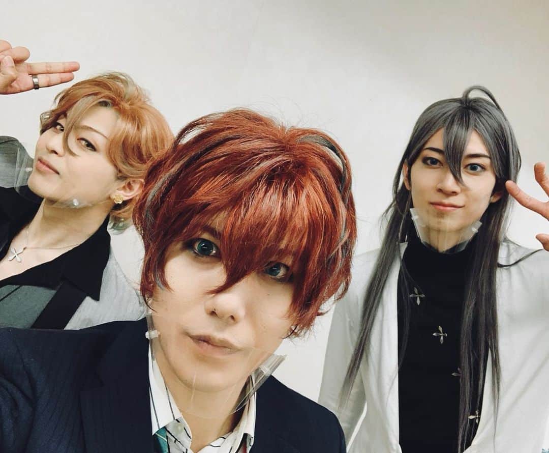 荒木宏文のインスタグラム：「東京公演全日程終了しました。 具体的なヴィジョンがあった目標ラインまでは届いてきたように感じた最終日。 でもここがゴールではなくて漠然としたイメージのゴールがもっと遥か先にあって、霞がかって見えない位だけど、一二三の魅力はもっもっと先にある事は分かる。 大阪、福岡、track2replayとまだまだ一二三でいられる。 とことん向き合って、少しでも先に進みます。 ひとまず東京公演ありがとうございました！ #ヒプステ #伊奘冉一二三」