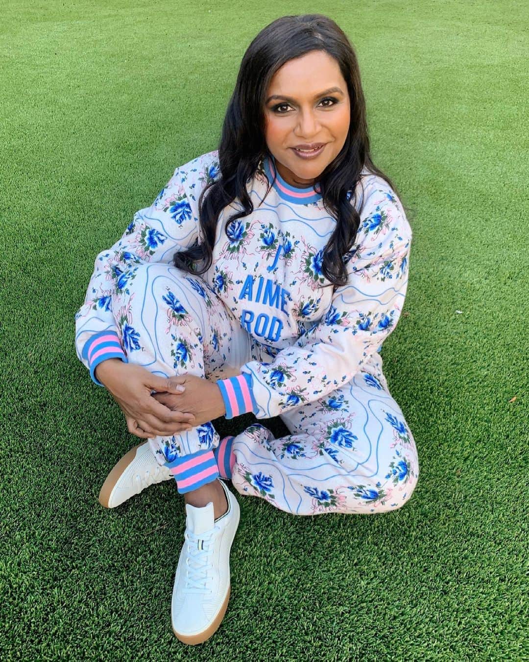 ミンディ・カリングのインスタグラム：「I AM IN ATHLEISURE I AM ON TREND」