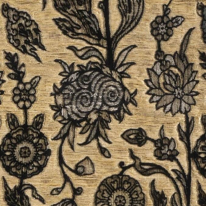 ロサンゼルスカウンティ美術館さんのインスタグラム写真 - (ロサンゼルスカウンティ美術館Instagram)「It's all in the details... 🌷  Get a little lost in the intricate floral details of this 17th century silk velvet textile from Iran. Swipe → to zoom in.  "Textile Length with Design of Flowering Plants," Iran, cut and voided silk velvet on a metallic ground, 17th century.」2月20日 7時25分 - lacma