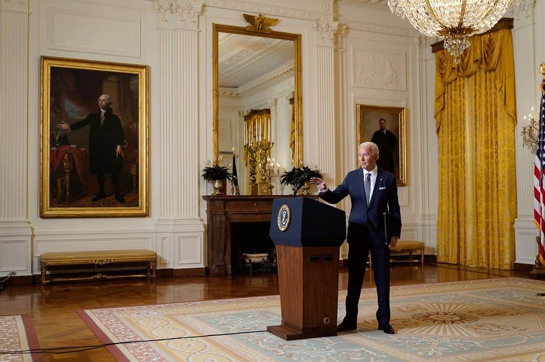 TIME Magazineさんのインスタグラム写真 - (TIME MagazineInstagram)「In his half century in political life, President Joe Biden has always prided himself on his ability to connect with Americans, and he’s doing it again now as he gets out of Washington to pitch his $1.9 trillion COVID-19 relief package to voters in key swing states, write Alana Abramson and Brian Bennett. For Biden, the stakes couldn’t be higher. The package is not only the first big legislative item on his presidential agenda, but aims to launch a recovery from the pandemic and economic crisis that will inevitably define his first term. Read more at the link in bio. In this photograph: Biden after a virtual event in the East Room of the White House on Feb. 19. Photograph by @patsemansky—@apnews」2月20日 7時30分 - time