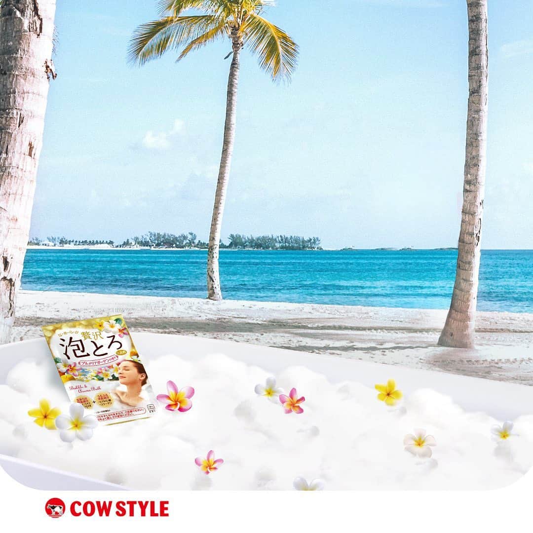 COWSTYLEIDのインスタグラム：「Selamat bersenang-senang di akhir pekan dengan aroma manis bunga plumeria tropis yang mekar, membuat kamu serasa berada di Hawaii! 🏝 ⠀⠀⠀⠀⠀⠀⠀⠀⠀ - Formula bubble keep menghadirkan busa melimpah yang tahan lama  - Kandungan Collagen & Hyaluronic Acid akan menjaga kelembaban & merawat kulit cantikmu ⠀⠀⠀⠀⠀⠀⠀⠀⠀ Ini 3 langkah mudah menggunakan Awatoro Plumeria Garden: 1. Isi bathtub dengan air panas sampai ketinggian 5 cm, masukkan Awatoro dan aduk rata. 2. Nyalakan air panas dari keran shower ke dalam bathtub dengan tekanan air yang kuat  3. Ketika air panas mencapai ketinggian yang diinginkan, aduk dengan tangan untuk ekstra busa  ⠀⠀⠀⠀⠀⠀⠀⠀⠀ Momen yang tepat untuk memanjakan diri dengan berendam menggunakan Awatoro Plumeria Garden. Happy weekend! 💕  #awatoro #cowbrand #cowstyleindonesia #bathadditives #weekendvibes #weekendmood」
