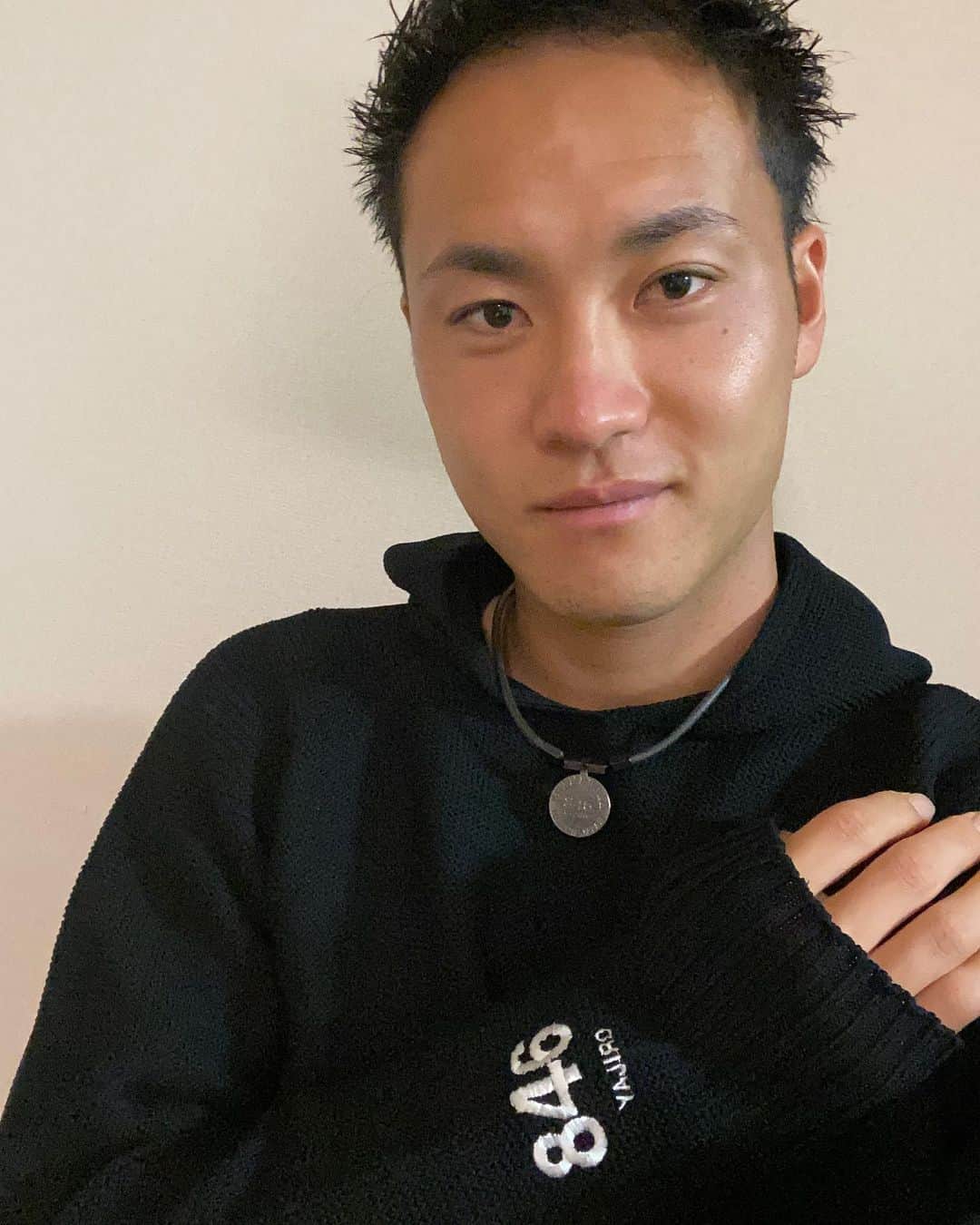 のインスタグラム：「846yajiro様のニットパーカー！  おしゃれで着心地もいいです！ ネックレスも愛用させてもらってます！ 今シーズンもお世話になります！  #846yajiro」