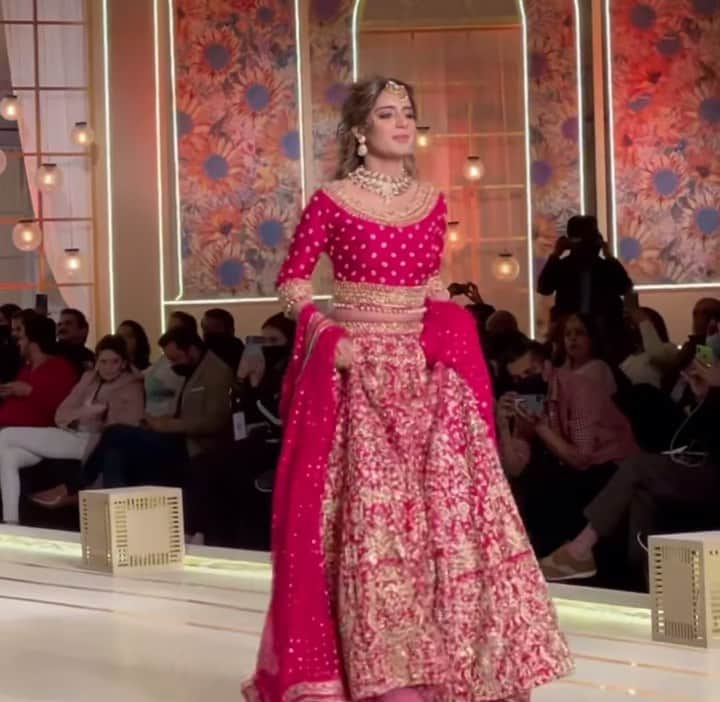 Indianstreetfashionのインスタグラム：「Pretty in pink , always 💕 #indianstreetfashion @indianstreetfashion #indianwedding #weddings #weddingsupplier #wedding #weddingsofinstagram #instawedding  #bridesofindia #bridesofinstagram #indianbridaloutfit #bridaloutfit #weddinglook  #bridestyle #weddingtrend #jewellery #weddinginspo #weddingplanner #weddingblogger #destinationwedding #weddingchoreography #couture #weddingjewellery #weddingshopping #weddingseason #indiandesigner Outfit : @harisshakeelofficial」