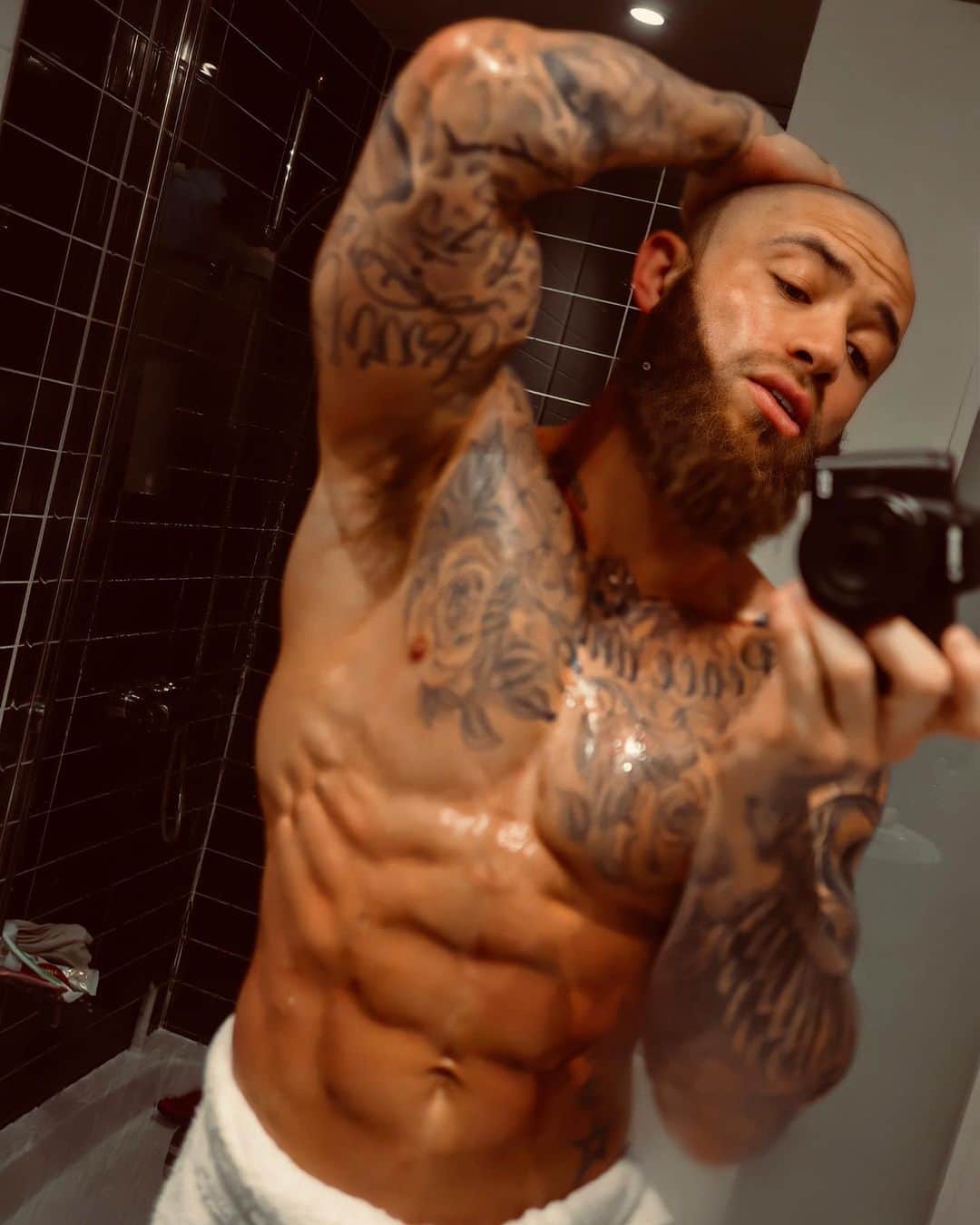 アシュリー・ケインのインスタグラム：「Wake up with determination. Go to bed with satisfaction. 💯」