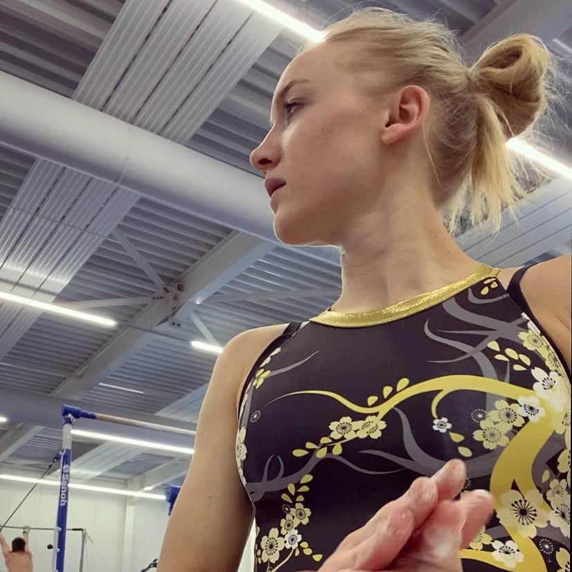リーケ・ウェイファースのインスタグラム：「Looking back on a great week✨ ☑️Worked hard ☑️Made progress towards my goals ☑️Enjoyed the process  ☑️Went home satisfied every night ☑️Totally ready for weekend now In my opinion most important is to realize you are your own leader and hero, so make sure You make yourself proud, with who you are, who you become and what you do in the present moment while working on your amazing future✨💃🏼 Next week: repeat🔁」