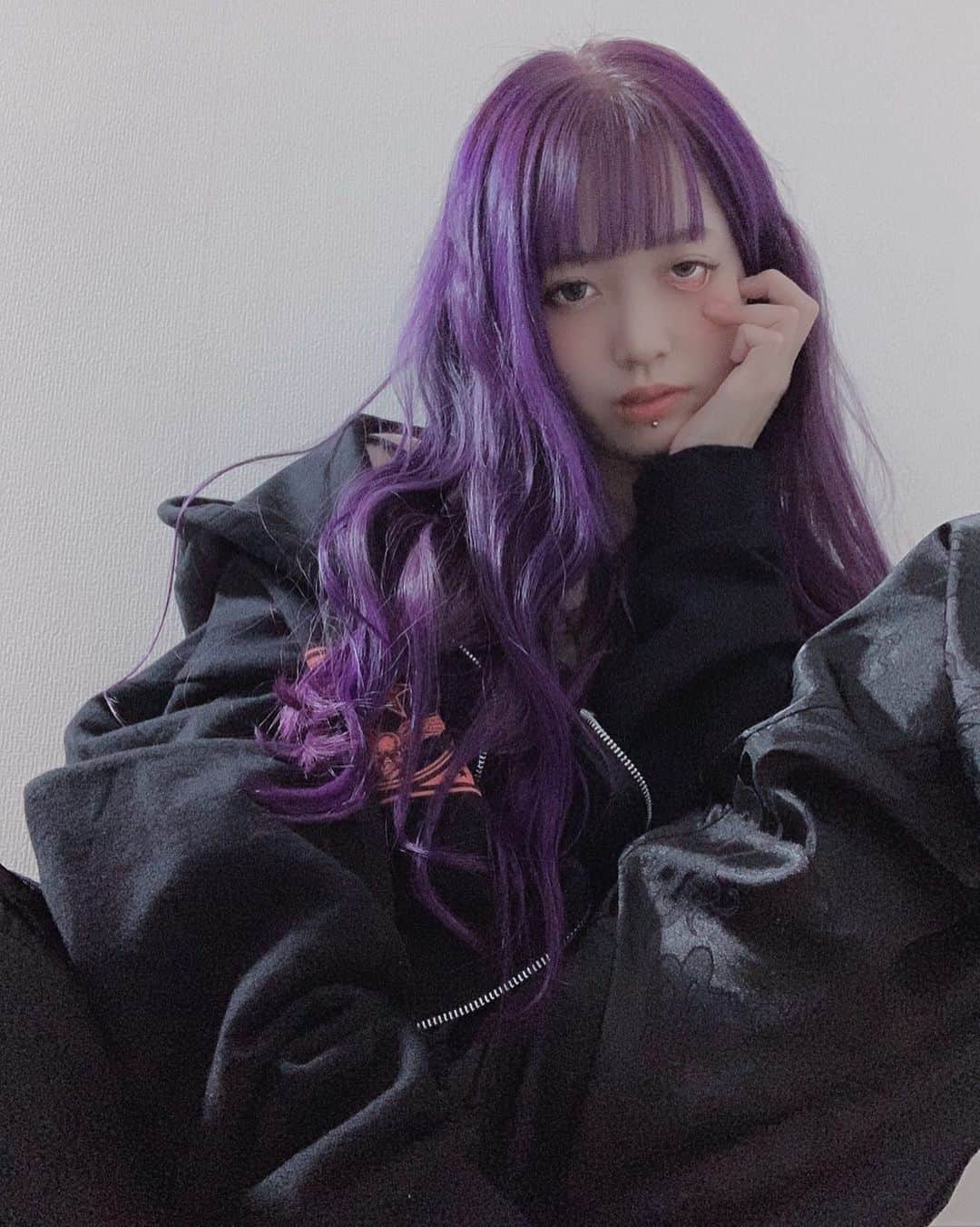冬野あゐくのインスタグラム：「いつもP'sの竹内さんに紫チャージしてもらってますみなさんぜひ🥰」