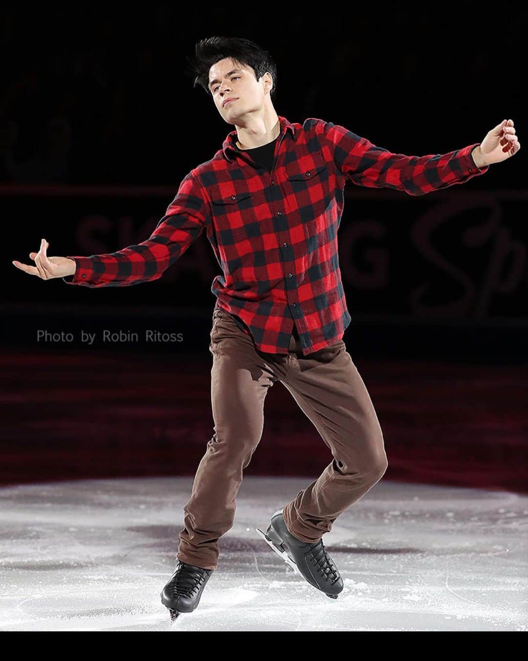 ヤロスラフ・パニオットのインスタグラム：「Soft, strong, but most importantly elegant 🤵🏻⛸  . . #figureskating #iceskating #uschamps2021 #toyotauschamps21 #auraskates #johnwilsonblades」