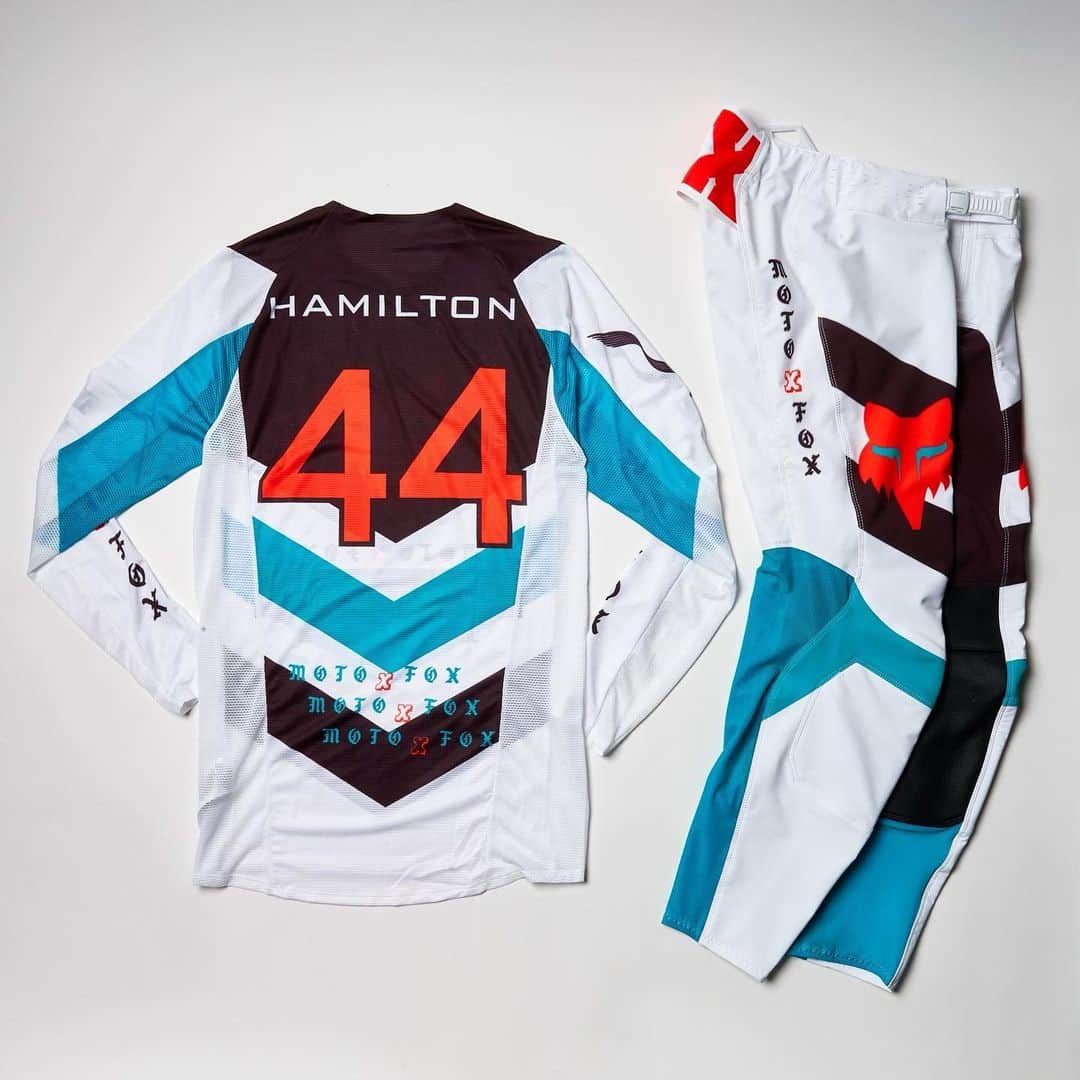 ケン・ロックゼンのインスタグラム：「Before we kicked off the 2021 season i got to design a kit with the @foxmoto . My inspiration came from the Mercedes F1 team & @lewishamilton This is where we landed so we made one for Lewis aswell since he likes dirt bikes🤙🏽 hope you like it! The matching boots and goggles look mental too.」