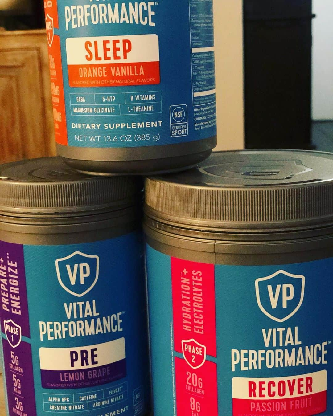 ロッキー・ロメロさんのインスタグラム写真 - (ロッキー・ロメロInstagram)「Thanks for the awesome goodies @vitalperformance and @millieromeropr Excited to put these to use!💪 #stayvital」2月20日 8時23分 - azucarroc