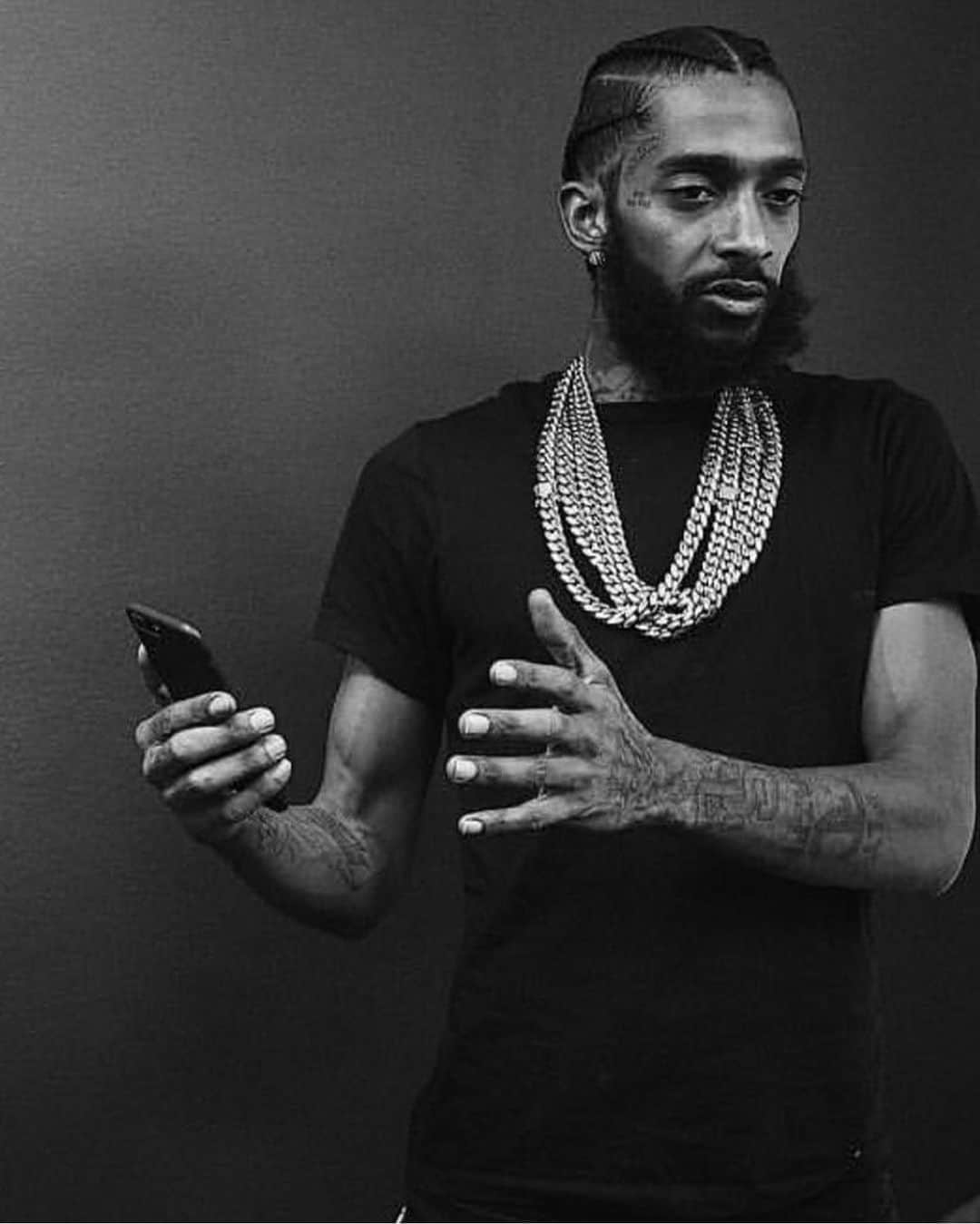 バスタ・ライムスさんのインスタグラム写真 - (バスタ・ライムスInstagram)「HAPPY BELATED 3 YR ANNIVERSARY FOR #VICTORYLAP KING @nipseyhussle 👑👑👑👑👑REST EASY!!」2月20日 8時43分 - bustarhymes