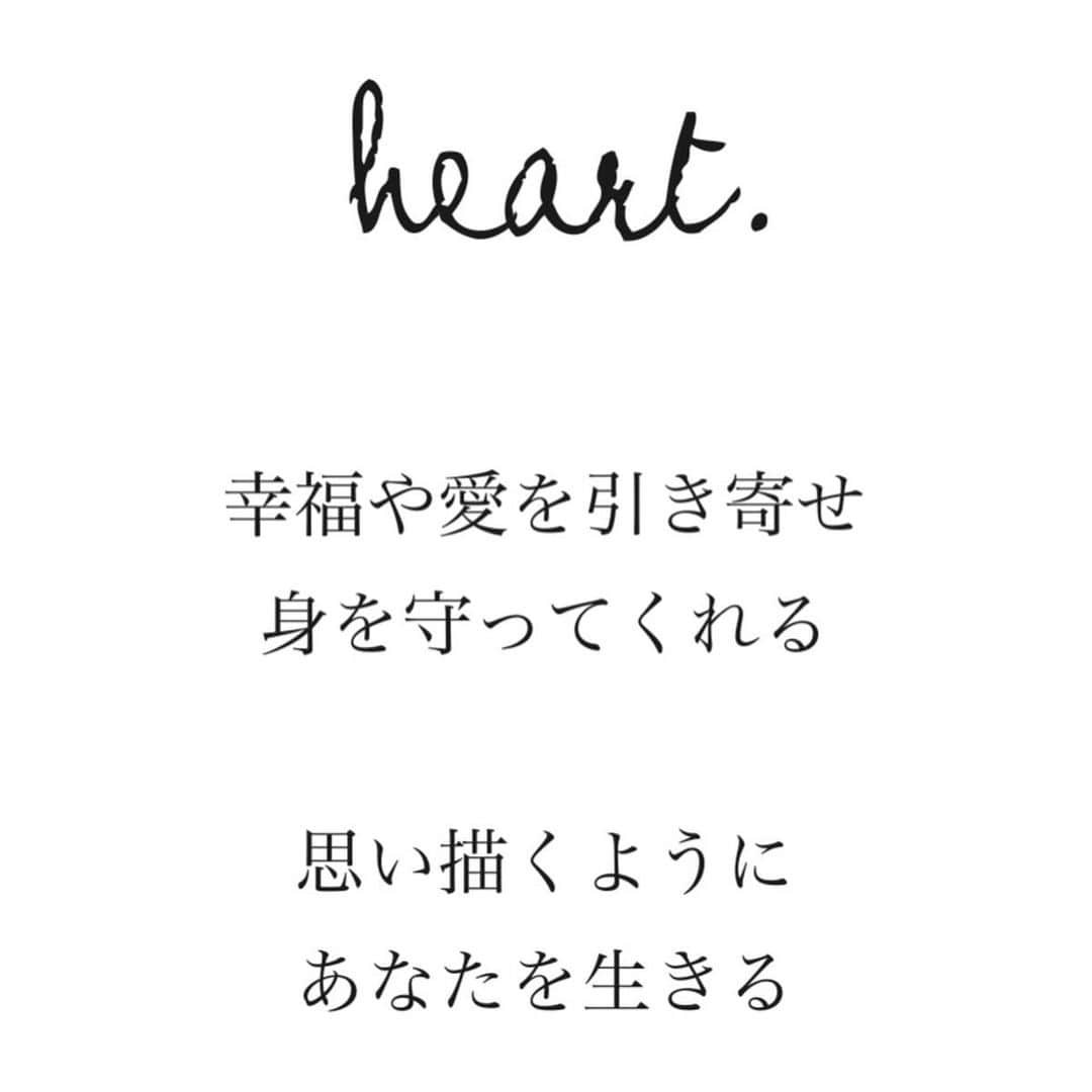 MIHOさんのインスタグラム写真 - (MIHOInstagram)「【﻿金色と銀色のハートのオハナシ】  2021年、新しく加わるラッキーチャームはハート  まず心が喜ぶことが何より大切だと感じること  これからの世界に必要なこと　  ハートは愛、幸福、魔除けの意味があるそうで、色によってもいろんな意味があるそうです  今日は金色と銀色のハートのオハナシ  【金色のハート】 成功、才能の開花 金運上昇、発展、高い理想、威厳  上昇意識の中にしなやかな柔らかさを  【銀色のハート】 改革、成功、自己価値の上昇、自己実現、ロマンスの訪れ、実力をつける  日常にほんのちょっとの冒険やロマンスを  そんな意味とメッセージを持った新しいチャームは阪急うめだ本店でのイベントから発売となりますのでどうぞよろしくお願いします  昨日は阪急の皆様と27.Allenクルーのおかげで楽しく無事にインスタライブを終えることができました  皆様、ありがとうございました  朝からゴハンや水筒をわすれたりのウッカリ祭りでホテルに帰ってきてメイクしたままうたた寝したのはここだけのホウレンソウということで☺︎  本日は、13時から20時まで阪急うめだ本店におりますので、皆様、無理せず、梅田にお越しの際はぜひお立ち寄りくださいませ  今日も良い一日を☺︎  27.Allen 【apricity】POP UP﻿ 阪急うめだ本店1階﻿ プロモーションスペース11﻿  23日まで開催中  @hankyu_accessories   ﻿ ﻿#阪急百貨店 #阪急百貨店うめだ本店 #阪急 #Hankyu #Hankyuumeda #阪急アクセサリー #阪急イベント #阪急イベントスペース #ホワイトデーギフト #27allen﻿ #jewelry﻿ #ヴァンセットアレン﻿ #ジュエリー﻿ #アクセサリー﻿ #ラッキーチャーム﻿ #プレゼント﻿ #リング﻿ #ブレスレット﻿ #ネックレス﻿ #天然石﻿ #大阪﻿ #梅田﻿ ﻿」2月20日 8時42分 - 27.allen_miho