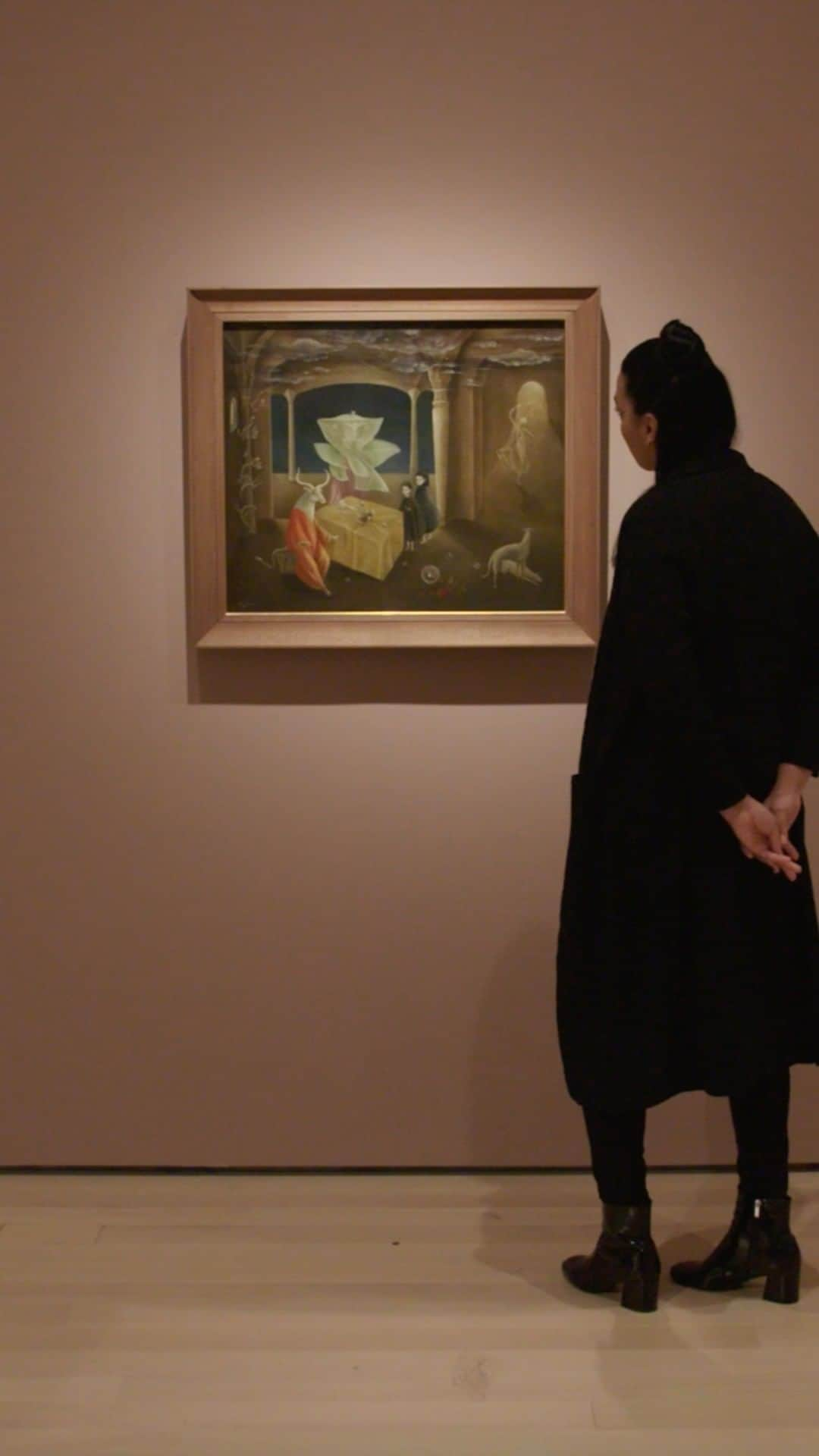 ニューヨーク近代美術館のインスタグラム：「Member specialist Elba Rodriguez takes a deep dive into the mythic visual world of Leonora Carrington’s 1953 painting, "And Then We Saw the Daughter of the Minotaur." The Surrealist canvas "pulls me out of my environment, gives me a place to focus, a different thing to think about."  Explore our collection work by work as we release a new #UNIQLOArtSpeaks video each Friday, and experience the painting in our fifth-floor galleries.  @uniqlousa is MoMA’s proud partner of #ArtForAll #LeonoraCarrington #MoMACollection」