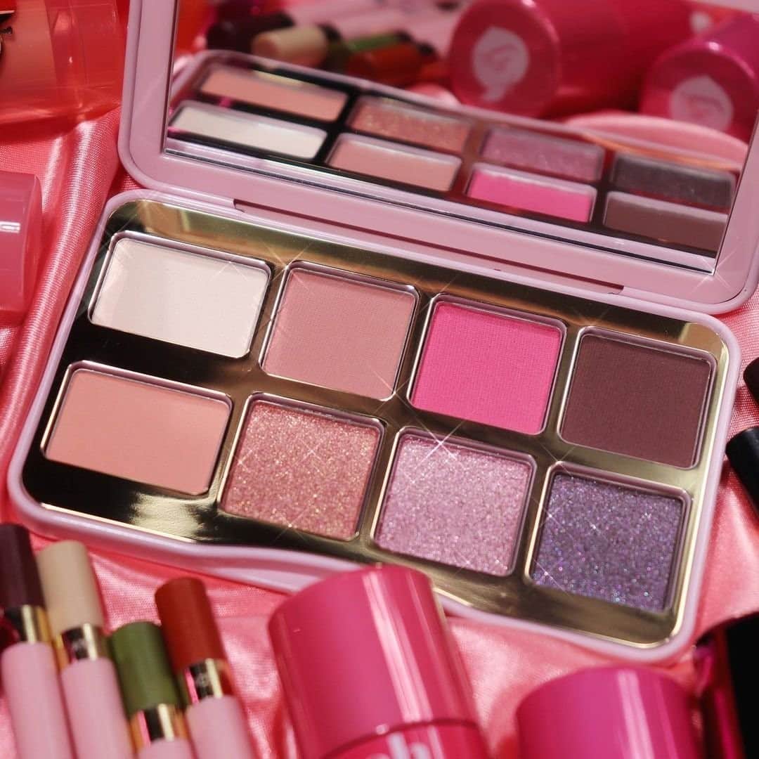 Too Facedのインスタグラム：「If you wanna be my lover, you've gotta get this palette! 💕 Our Be My Lover Mini Eye Shadow Palette is playfully feminine and all about romance, love, and candy! #regram @maquillageitup #toofaced」