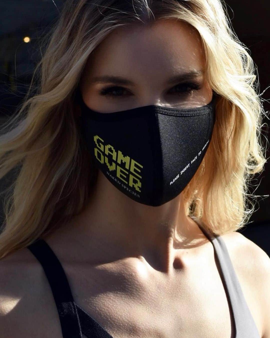 Joy Corriganのインスタグラム：「@nakedspecies face masks just dropped! Link in bio to get your free mask ;) 💜🔥🙌🏻 10 percent of every purchase helps save endangered species @wildtomorrowfund 🦖♻️👾」