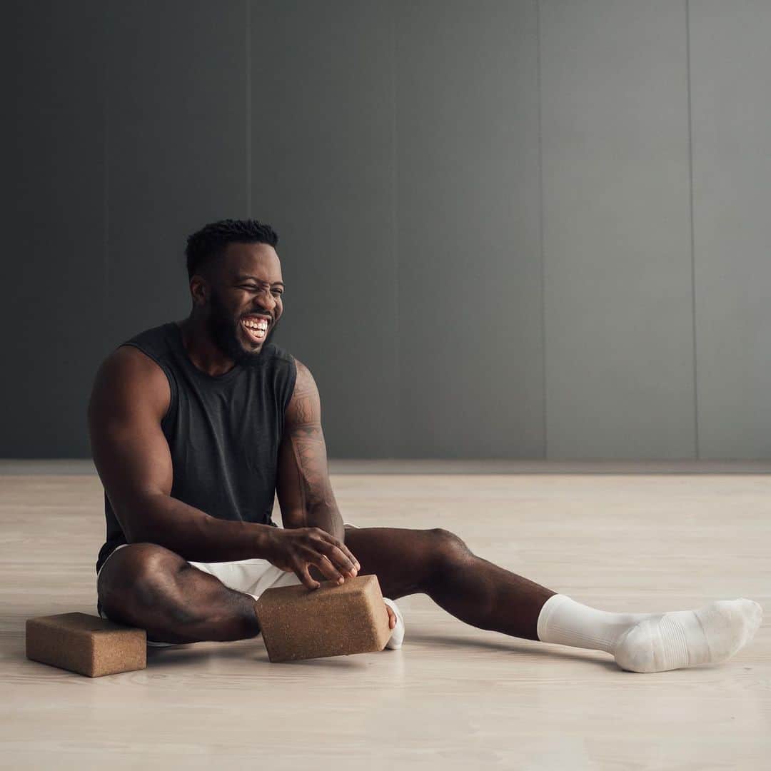 lululemonさんのインスタグラム写真 - (lululemonInstagram)「Take it from ambassador @jermaine.straker and give yourself a little grace this week. If you fall out of a pose, let it happen. If you missed that class, no sweat. Need to cancel that Zoom date? You do you.」2月20日 9時03分 - lululemon