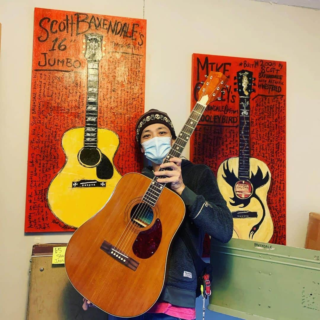 PINKY DOODLE POODLEさんのインスタグラム写真 - (PINKY DOODLE POODLEInstagram)「Finally, a PDP acoustic guitar was fixed by Baxendale Guitar!!!!!  Thank you very much for your support and help, Scott and all of Baxendale Guitar!! We appreciate it.  We will record some acoustic songs. And also, we have an acoustic gig  at Fireforge Crafted Beer in Greenville, SC on March 5th, Friday.  We will upload a video later!!」2月20日 9時27分 - pinkydoodlepoodle