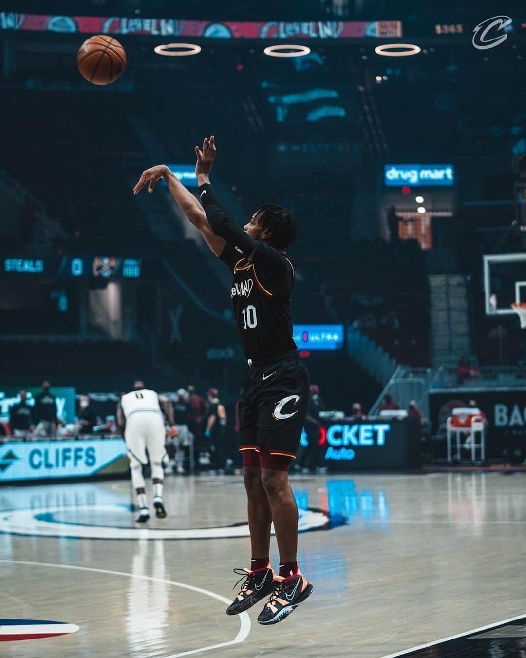 キャブスのインスタグラム：「Leave @darius_garland wide open at your own risk. #BeTheFight」