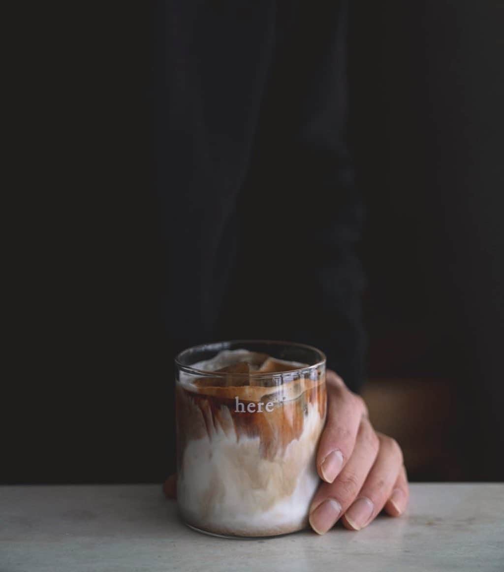 山口淳一さんのインスタグラム写真 - (山口淳一Instagram)「Good morning. —— #japan #kyoto #here #coffee #herekyoto #canele #latte #latteart #art #cafe #slayer #espresso #roasting #glass #日本 #京都 #コーヒー #カヌレ #ココカヌレ #ラテ #ラテアート #アート #スレイヤー #エスプレッソ #焙煎 #バリスタ #グラス #おうちでココカヌレ #お取り寄せ #お取り寄せスイーツ」2月20日 9時36分 - junichi_yamaguchi