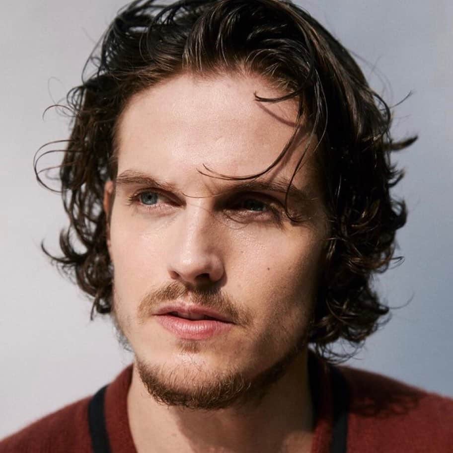 ダニエル・シャーマンのインスタグラム：「Portrait by a very patient and lovely man  @angelosgambati  Made by @hairbycandicebirns」