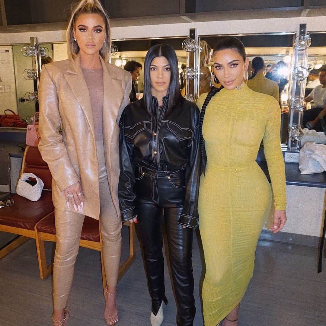 E! Onlineさんのインスタグラム写真 - (E! OnlineInstagram)「The Kardashian family has been together through it all. You've got a great support group, Kimmy. ❤️ (📷: Instagram)」2月20日 9時31分 - enews