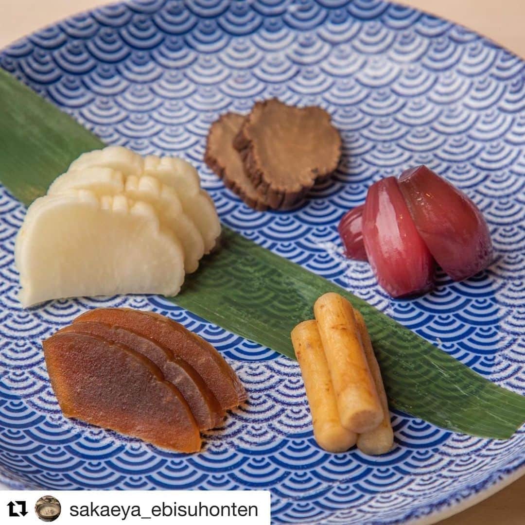 さかえや　高田馬場のインスタグラム：「#Repost @sakaeya_ebisuhonten with @get_repost ・・・ さかえや恵比寿本店は本日も営業しております。  ※画像は塩〆豆腐になります。  ランチ　11:30〜14:30 ディナー16:00〜20:00  感染症対策の徹底、お客様の安心安全を最大限に注意し営業しております。  安心してお食事出来る個室も多数御座います。  短い時間ですがご来店いただいたお客様に、 美味しい料理と寛いでいただける空間とサービスをご用意しております。  テイクアウトアウトメニューデリバリーメニューのサービスもご用意しており、お客様のご要望にお応え出来るサービスをご提供ご提供致しております。  是非さかえや恵比寿本店のご利用心よりお待ちしております。  #恵比寿　#恵比寿グルメ　#さかえや　#水炊き　#鍋　#東京グルメ　#テイクアウト　#テイクアウトグルメ #テイクアウトランチ  #恵比寿ランチ　#恵比寿ディナー  #美味しいもの好きな人と繋がりたい #美味しいお店　#グルメ好きな人と繋がりたい #グルメスタグラム #グルメ女子 #グルメ部 #グルメスタグラム」