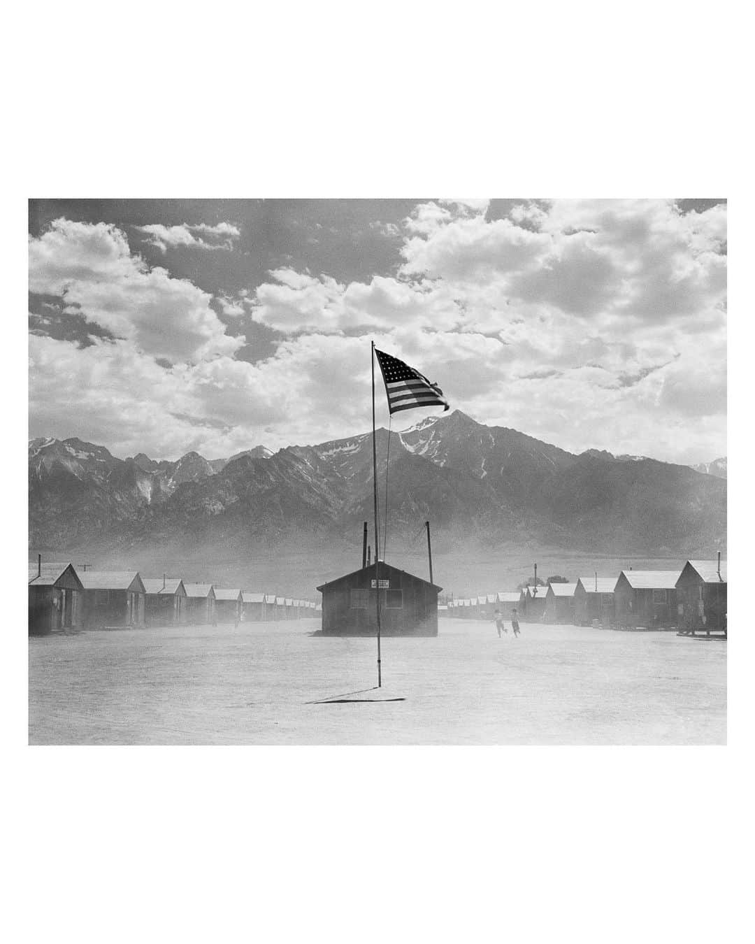 アレックス・シブタニさんのインスタグラム写真 - (アレックス・シブタニInstagram)「Today is a Day of Remembrance - a day of observance for the internment of Japanese Americans in the United States during World War II.  On February 19, 1942 Executive Order 9066 was signed by President Franklin D. Roosevelt. The order required the forced relocation and incarceration in concentration camps of 120,000 people of Japanese ancestry.   Photo credits: (images 1-3) Dorothea Lange and (image 4) Tōyō Miyatake  #japaneseamerican #americans #dayofremembrance #stopasianhate #stopaapihate」2月20日 9時31分 - shibsibs