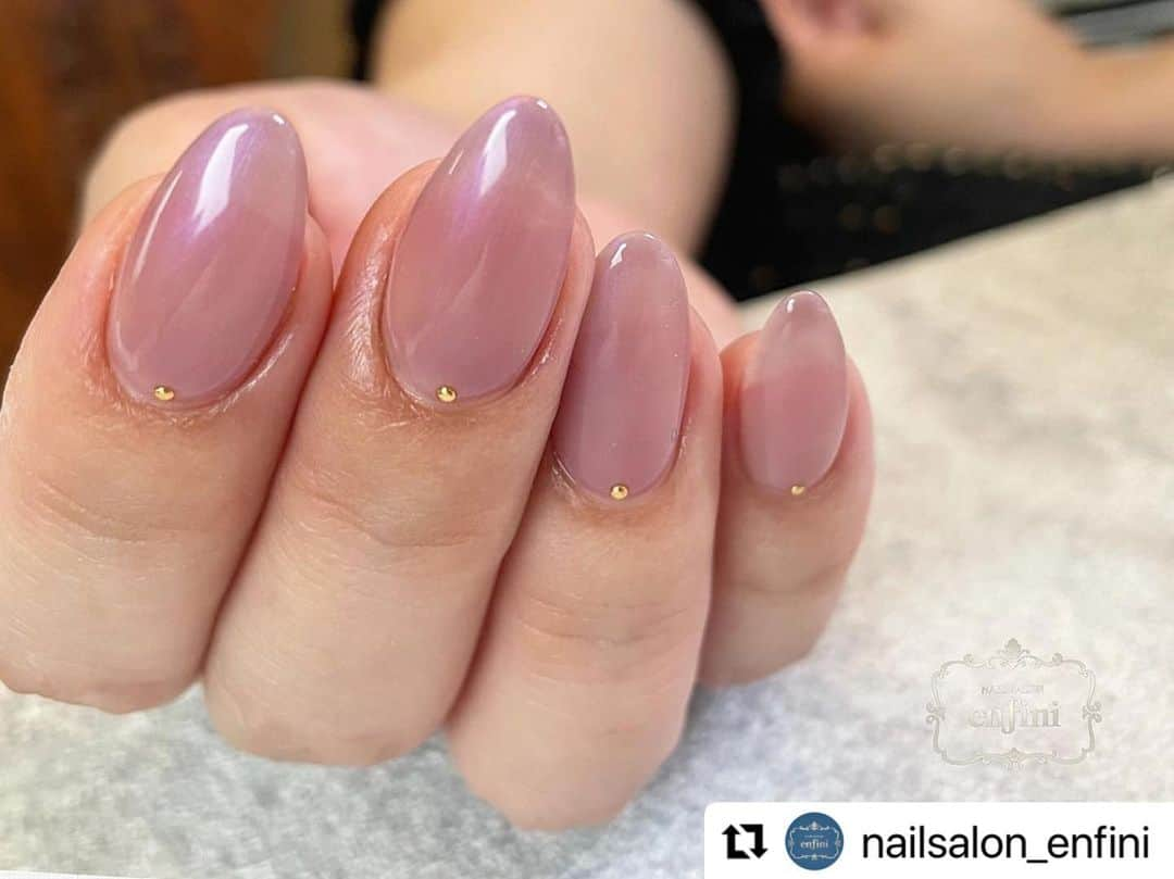 initygel_officialのインスタグラム：「永山先生💜 @nailsalon_enfini   オリオンコレクションで美しく上品に🤤💅 お客様が周りから好評と喜んで頂けたことすっごく嬉しいです🥺  ありがとうございました😊  #Repost @nailsalon_enfini with @make_repost ・・・ phoenix*  お客様曰く周りからすごく好評だったのでおかわり♪  使用カラー☟ @initygel_official  OO-09P  #nail#gelnail#nailart#ネイル#ネイルアート#ジェルネイル#ジェルアート#ネイルデザイン#手描きアート#ジェル#美甲#指甲#ネイルサロン#nailsalon#instanail#札幌#enfini#アンフィニ#젤네일#네일#大人ネイル#nailist#オフィスネイル#トレンドネイル#initygel #アイニティジェル#冬ネイル#秋ネイル#ワンカラーネイル」