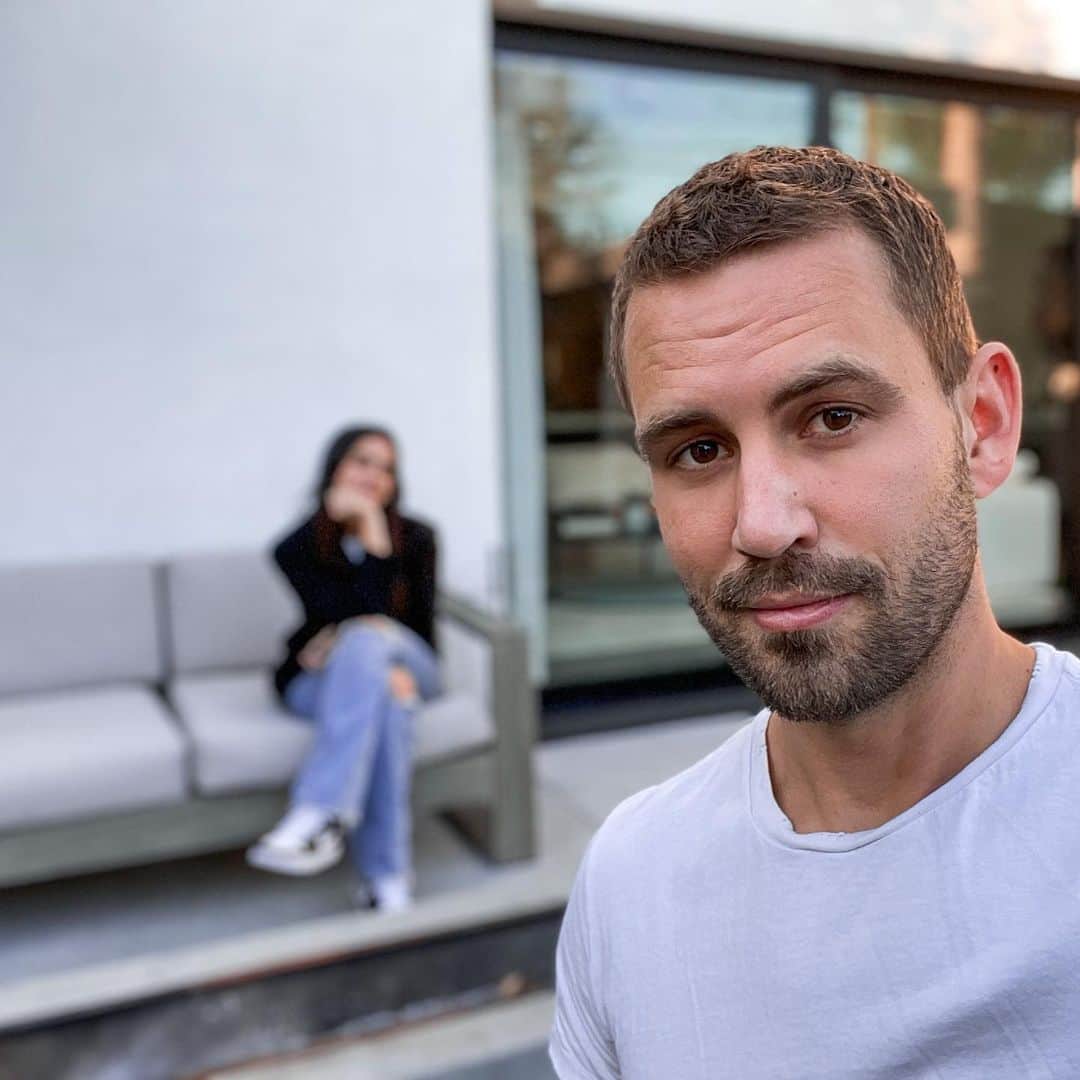 ニック・ビオールのインスタグラム：「Pro dating tip: always keep the focus on her」