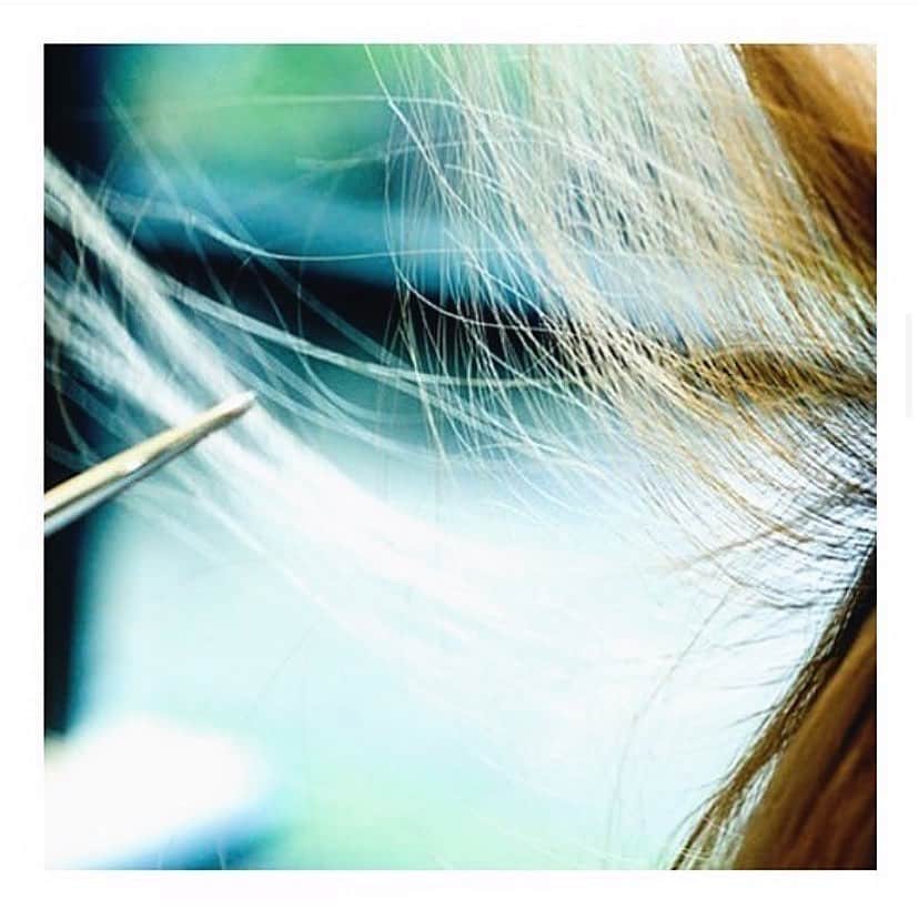 veticaのインスタグラム：「▼ vetica感染予防対策に関して▼  VeLO veticaでは、換気、店内や備品の消毒などの衛生管理を徹底した上で、  引き続き19時までの時間短縮営業とさせていただいております。  つきましてはお客様にもご協力をお願いすることもございますが、よろしくお願い致します。  ●お客様ご来店時の検温を実施させていただきます。  検温で37.５°C以上の熱がある場合はご予約の変更をお願い致します。  ●ご来店時の手指のアルコール消毒（入口に消毒液をご用意しております)をお願い致します。  ●マスク着用での施術  お客様のマスクを着用した状態での施術をお願いしております。マスクの替えをお持ちいただくことをおすすめします。）  ●飛沫感染予防の為、シャンプーブースでの会話を控えさせていただいております。  ●2週間以内の海外渡航履歴のある方、同じく2週間以内に渡航履歴がある方との接触がある方、体調に不安のある方、ご来店のお断りをさせて頂いております。  2週間経過後にお待ちしております。  皆様の健康と安全を第一に  安心してご来店いただけるよう、スタッフ一同、感染防止対策を徹底して参りますので  お客様のご理解とご協力を何卒宜しくお願い申し上げます。   #vetica」