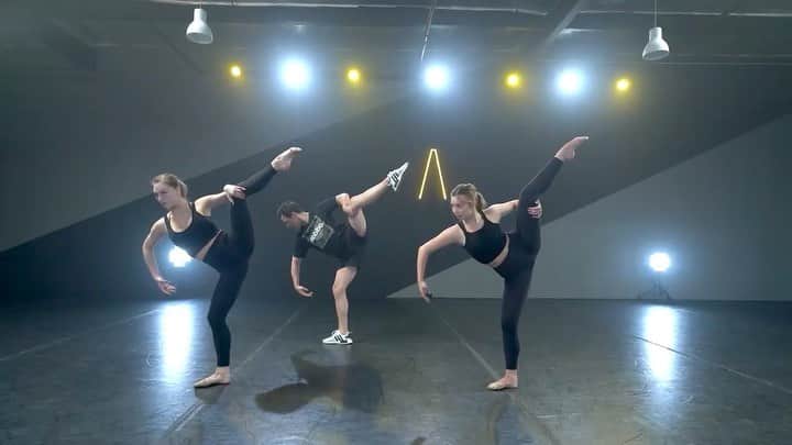 オータム・ミラーのインスタグラム：「This was so special @_sophialucia @markmeismer ❤️❤️ go watch the new class @thespacetv」