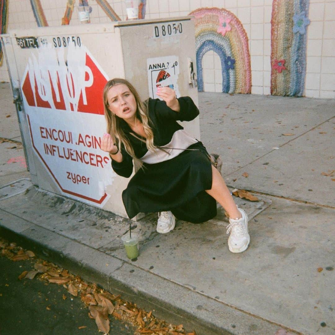トーリ・ウェブスターのインスタグラム：「stop encouraging influencers 🌴📸 film from the LA archives.」