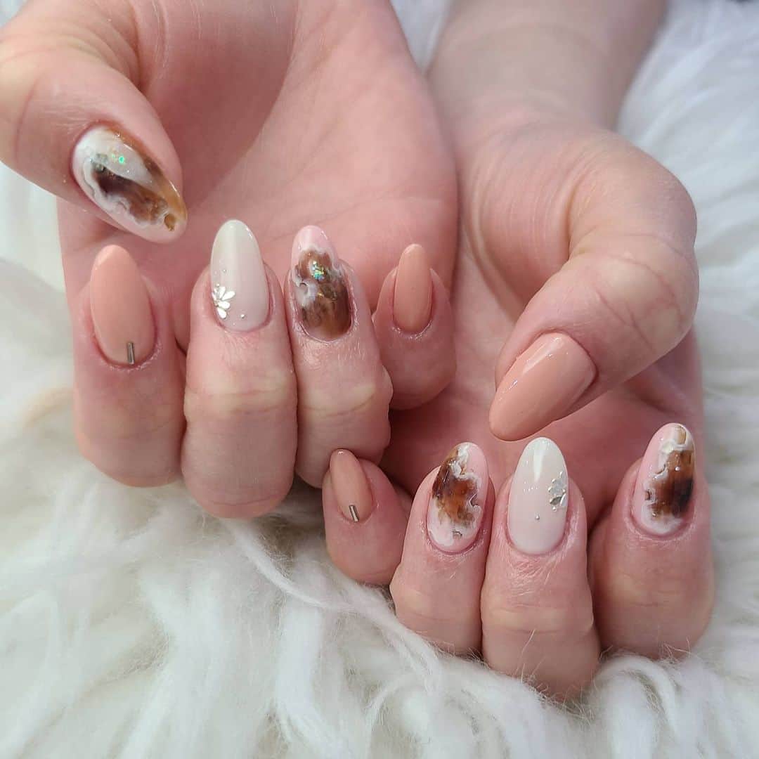 のインスタグラム：「. . New nail♡︎. . 春色と奥行きのあるアート🥰 今回も可愛い～!! . .」