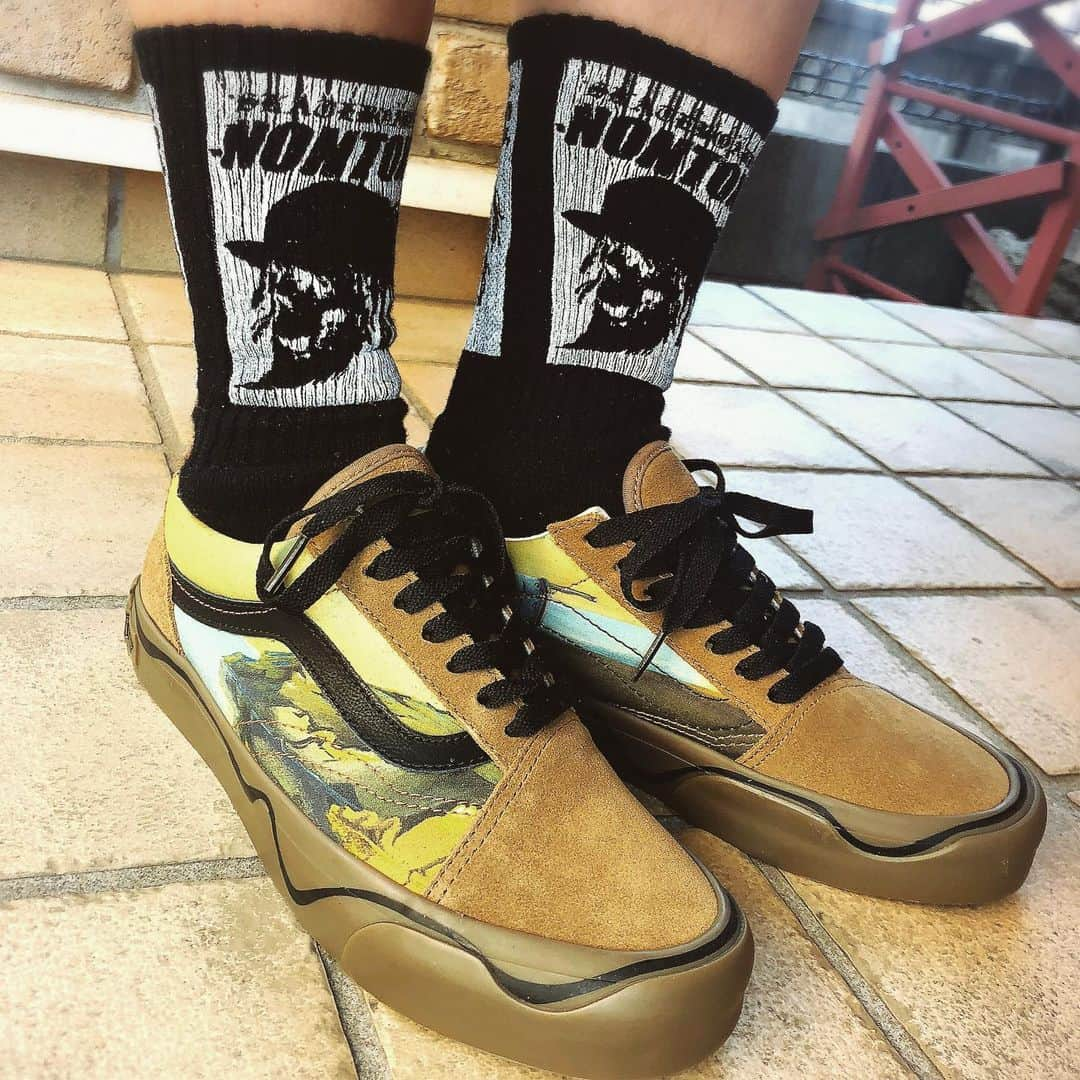 REIKAのインスタグラム：「VANS✖MoMA✖ ゲンちゃんのソックス🔥🔥🔥 相性の良いこと🤟 ご馳走様です😎  #vans #vansoldskool #kickstagram #sneakers #スニーカー女子 #vansgirls #moma美術館」